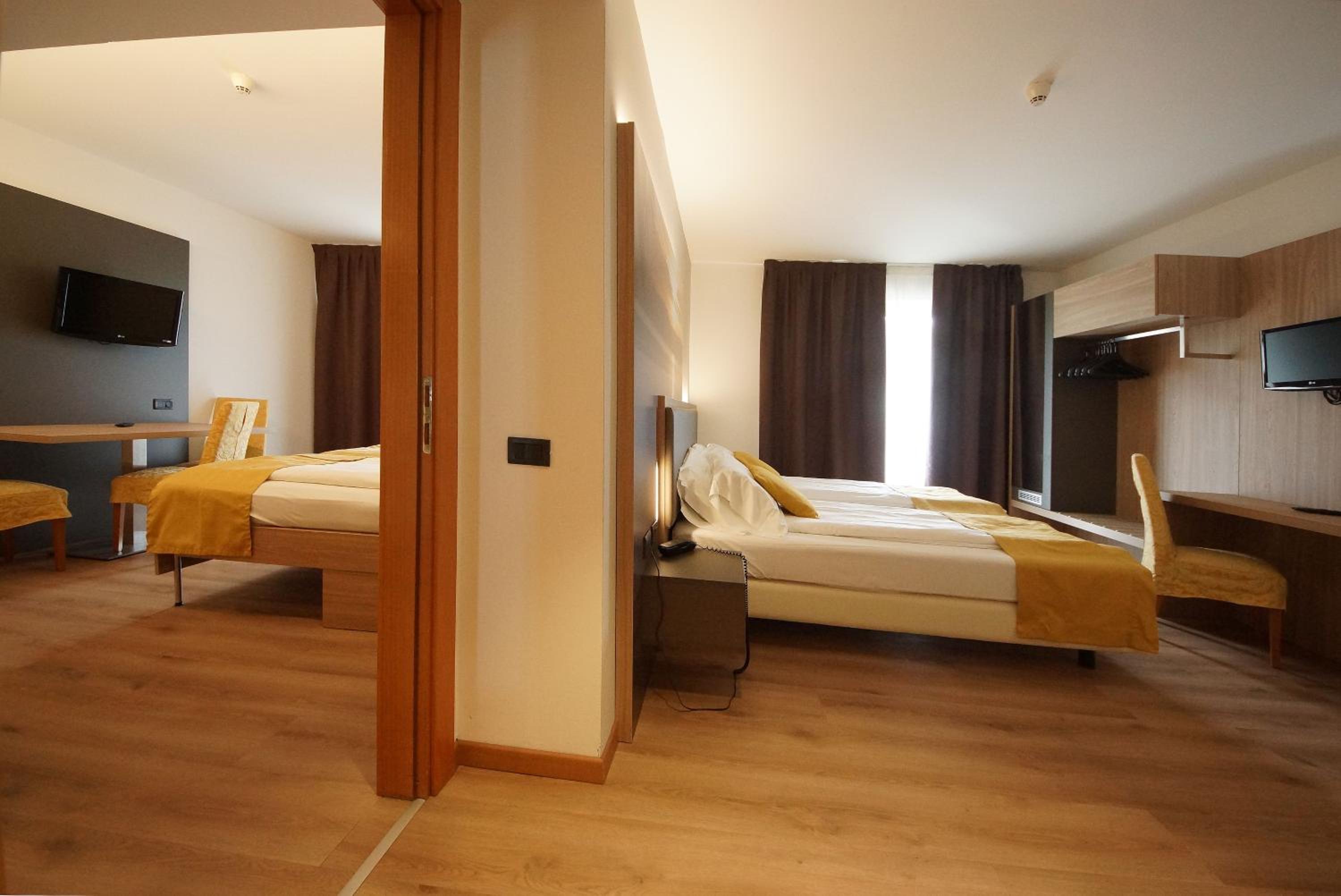 Suite - Photo 5