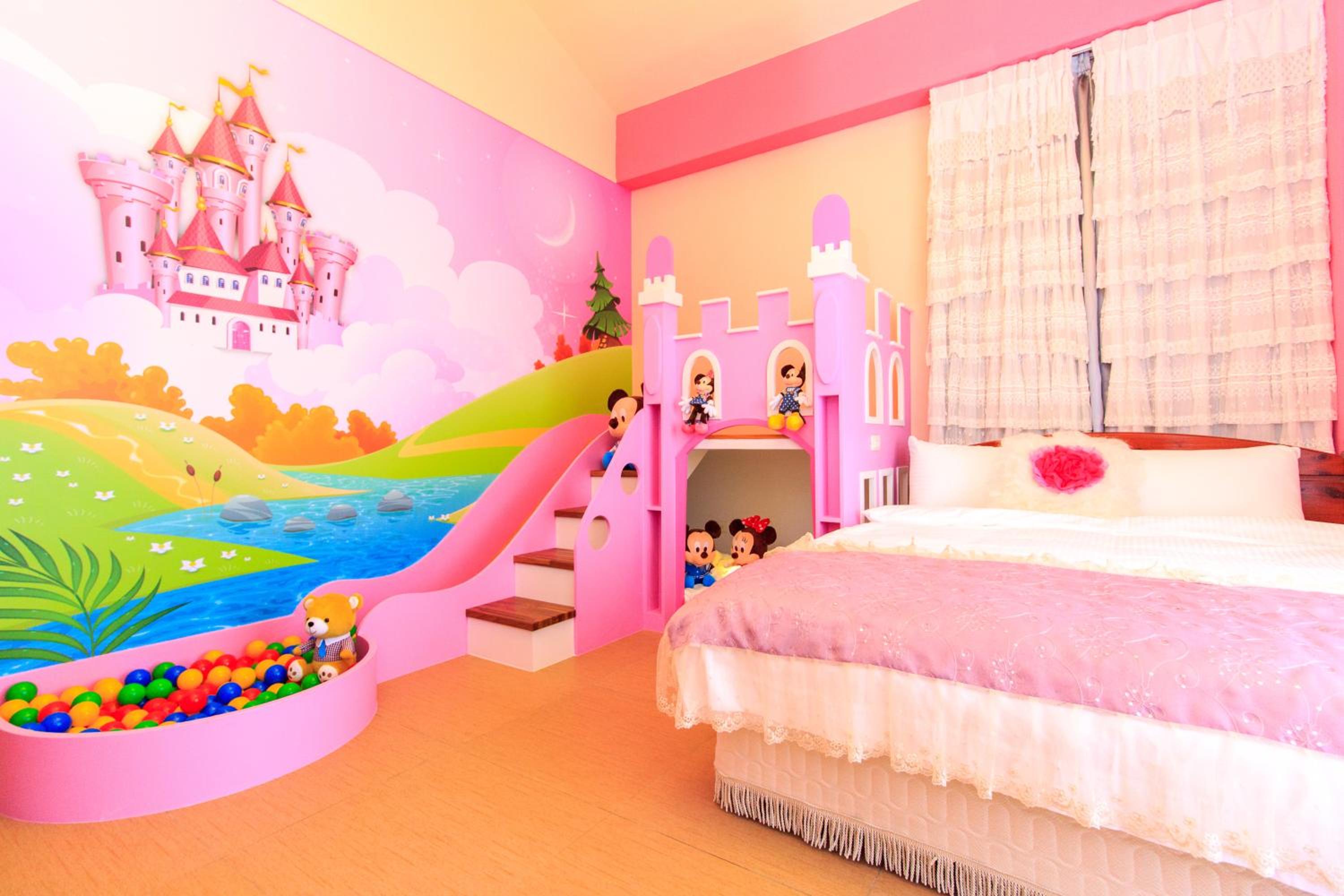 Deluxe Double Room (2 Adults + 1 Child) photo 1