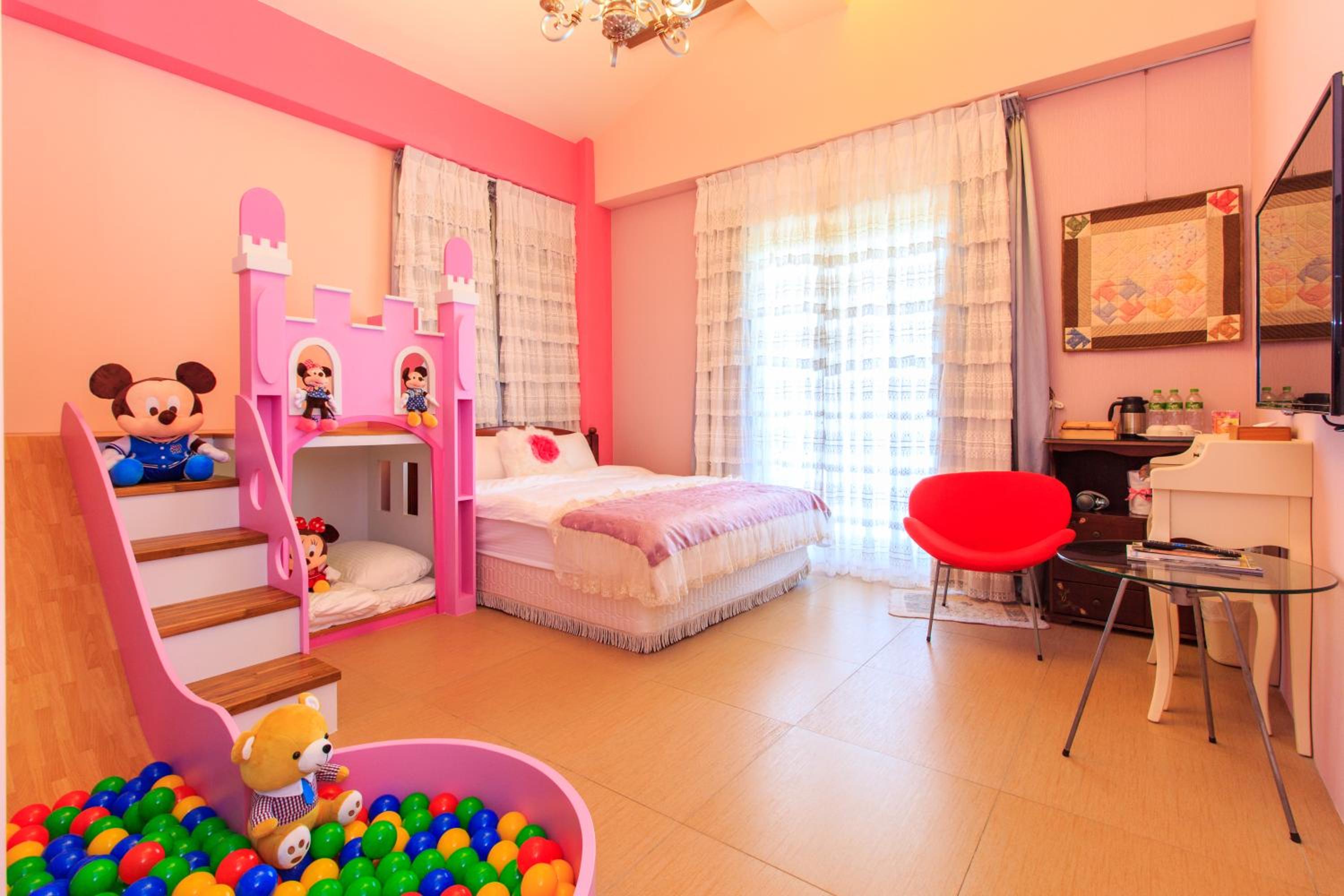 Deluxe Double Room (2 Adults + 1 Child) photo 3