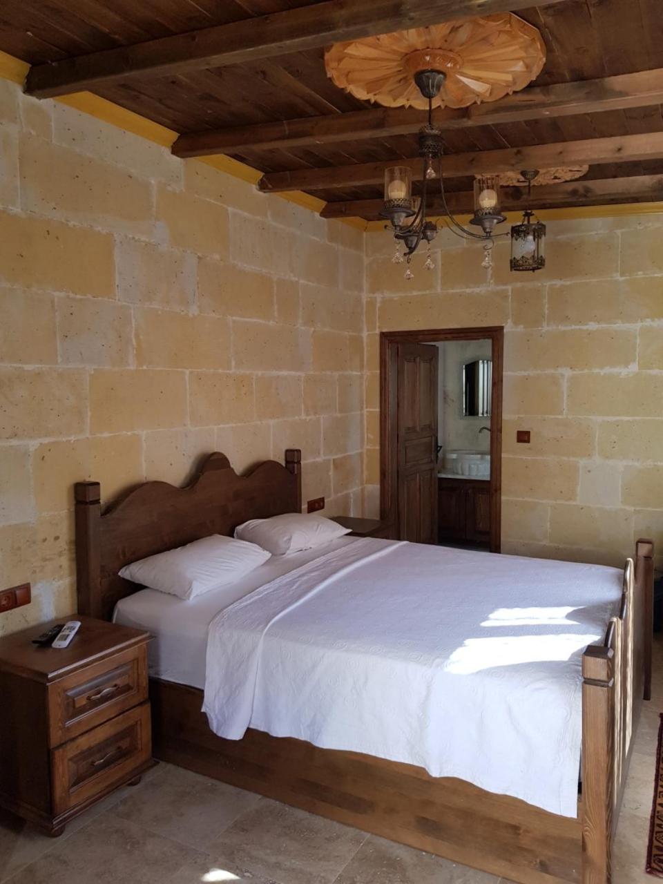 Deluxe Stone Room photo 3