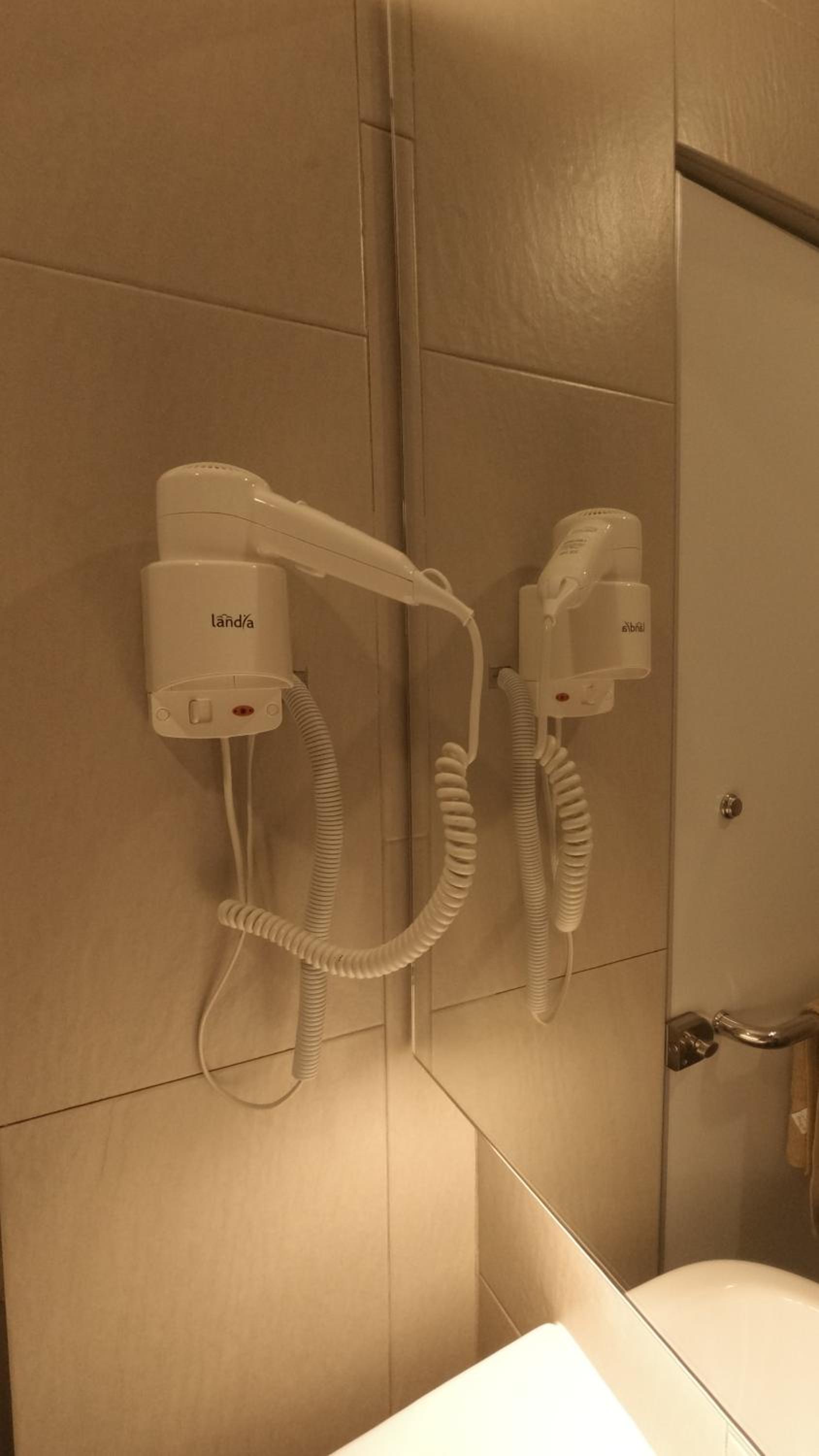 Twin Room - Photo 2
