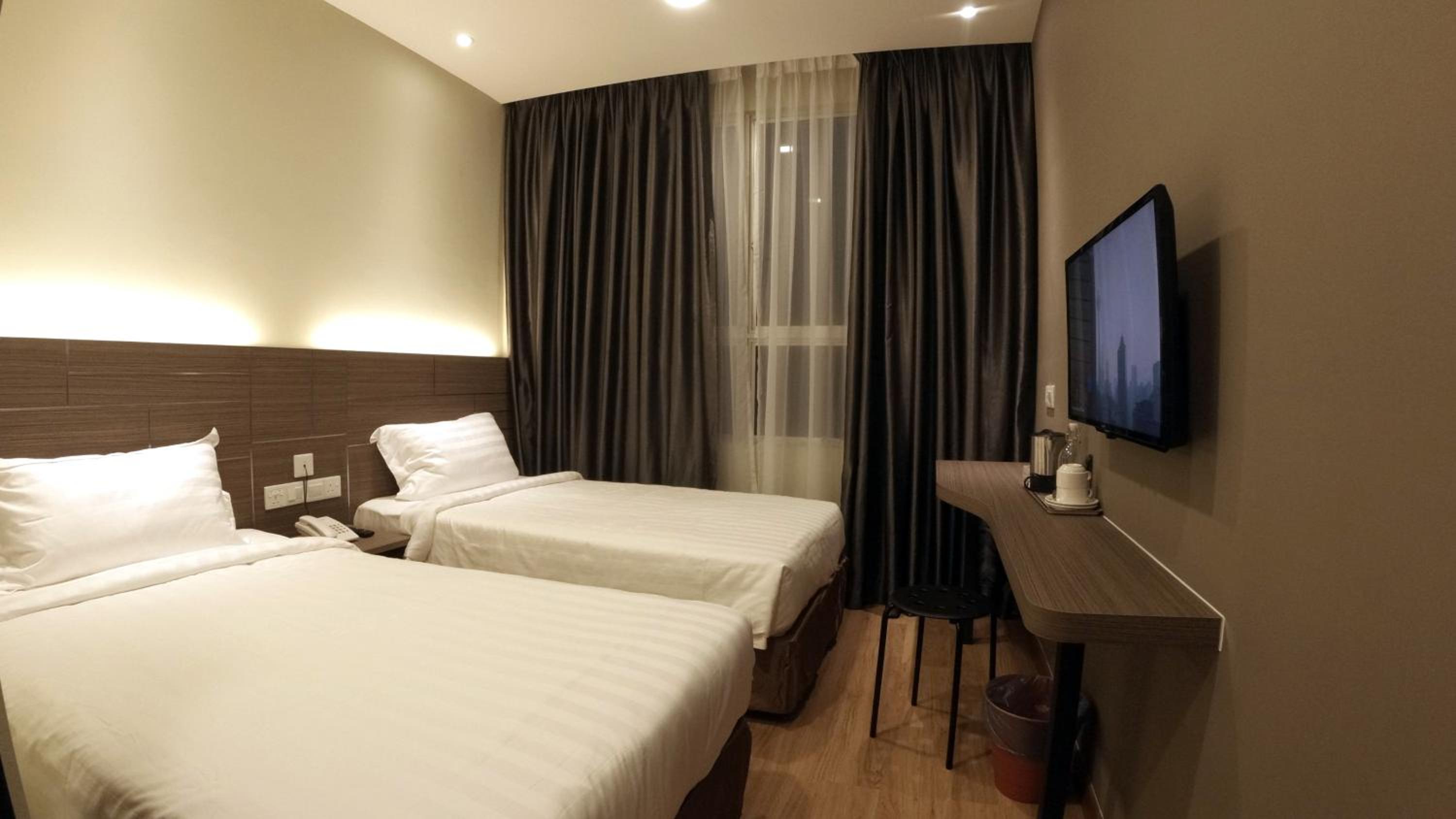 Twin Room - Photo 1
