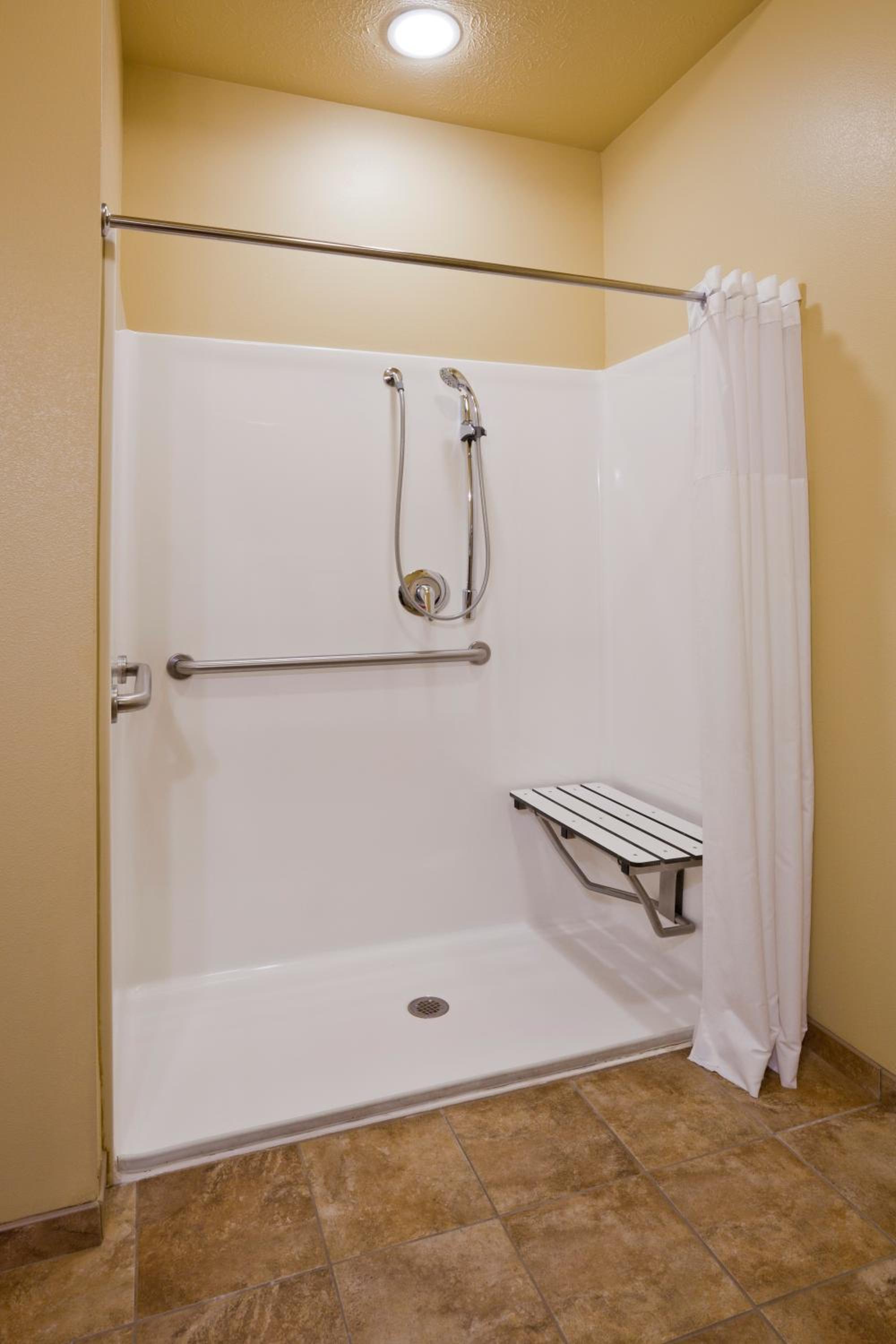 Deluxe Suite with King Bed - Non-Smoking - Photo 9