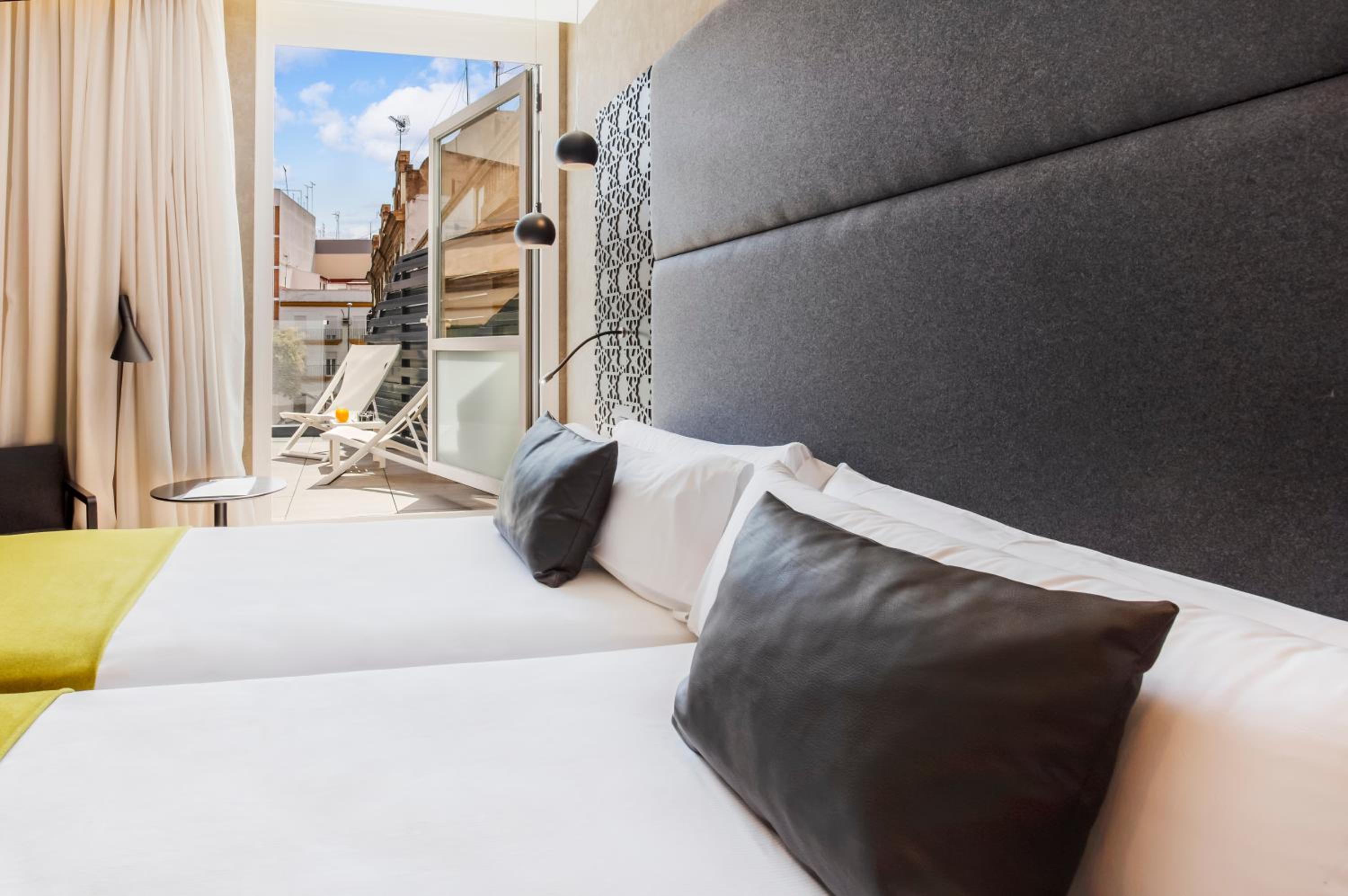 Premium Room with Terrace - Photo 4