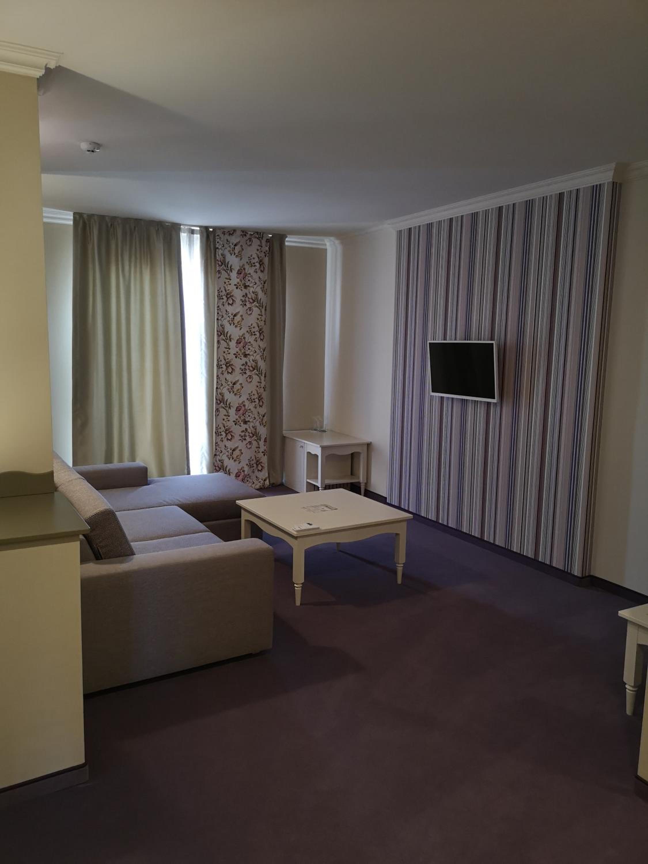 Deluxe Junior Suite - Photo 7