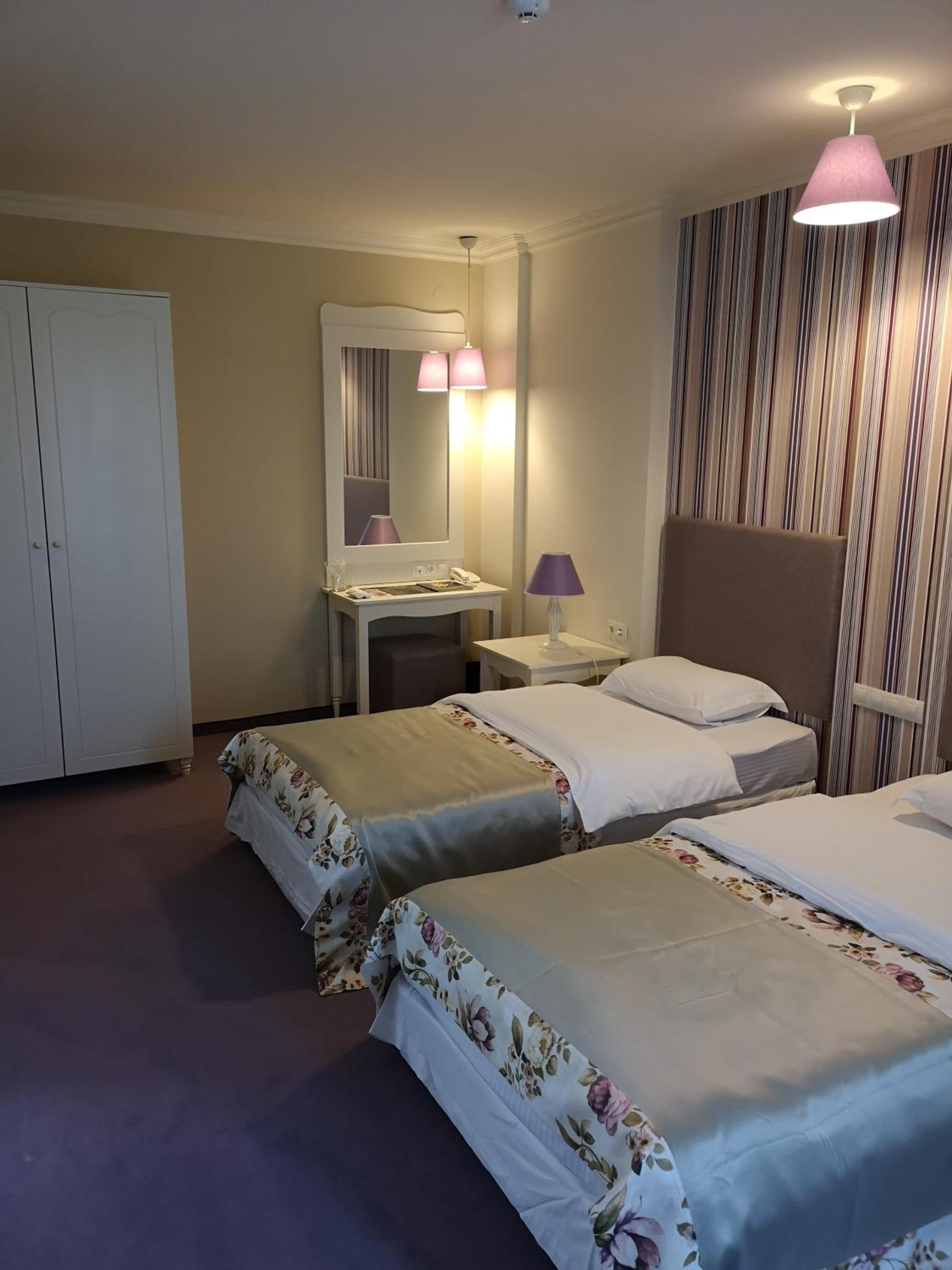 Twin Room - Photo 1