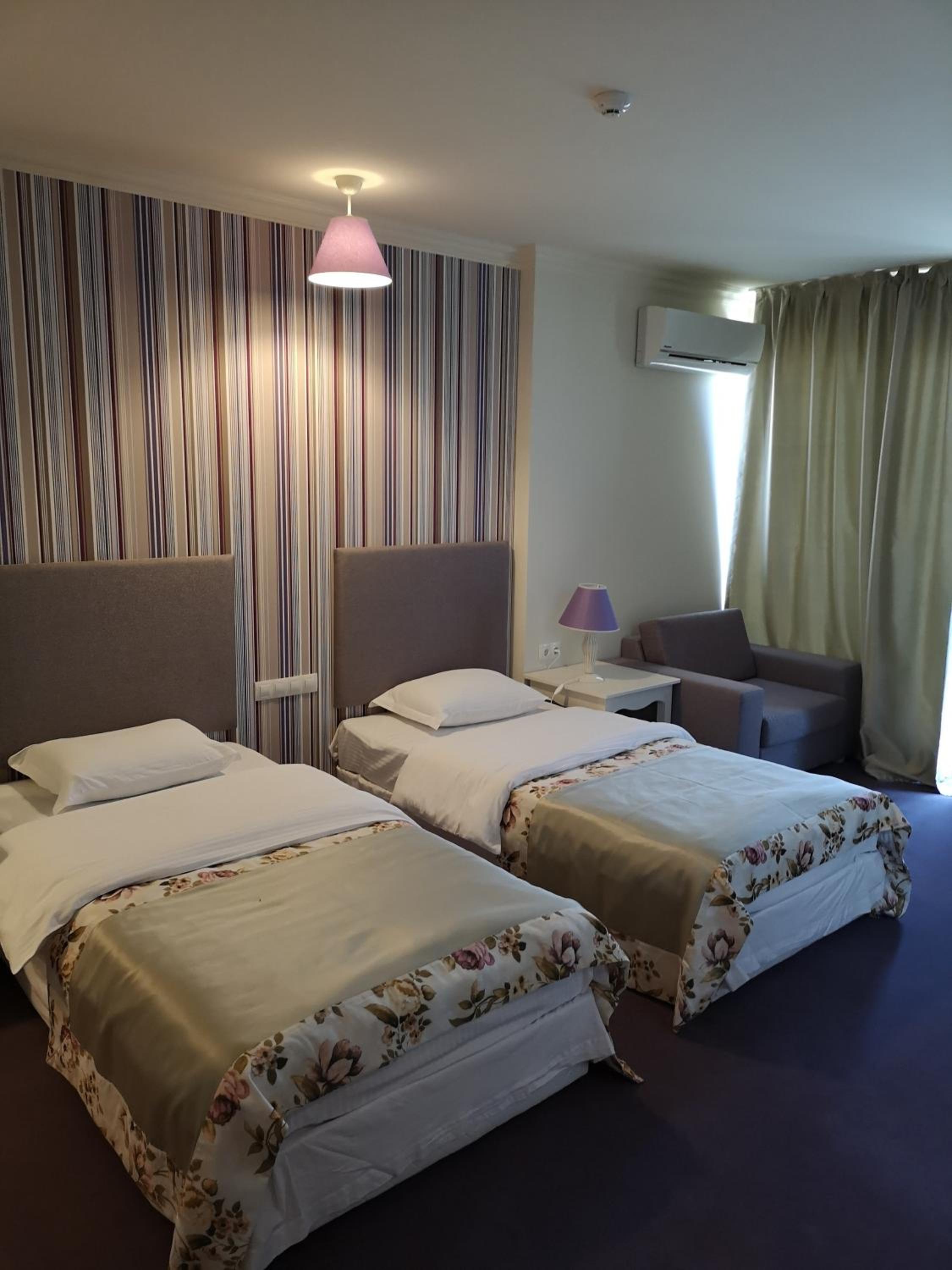 Twin Room - Photo 5