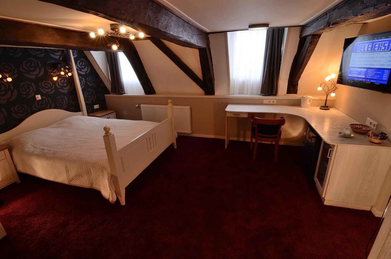 Junior Suite with Harbor View - Photo 5