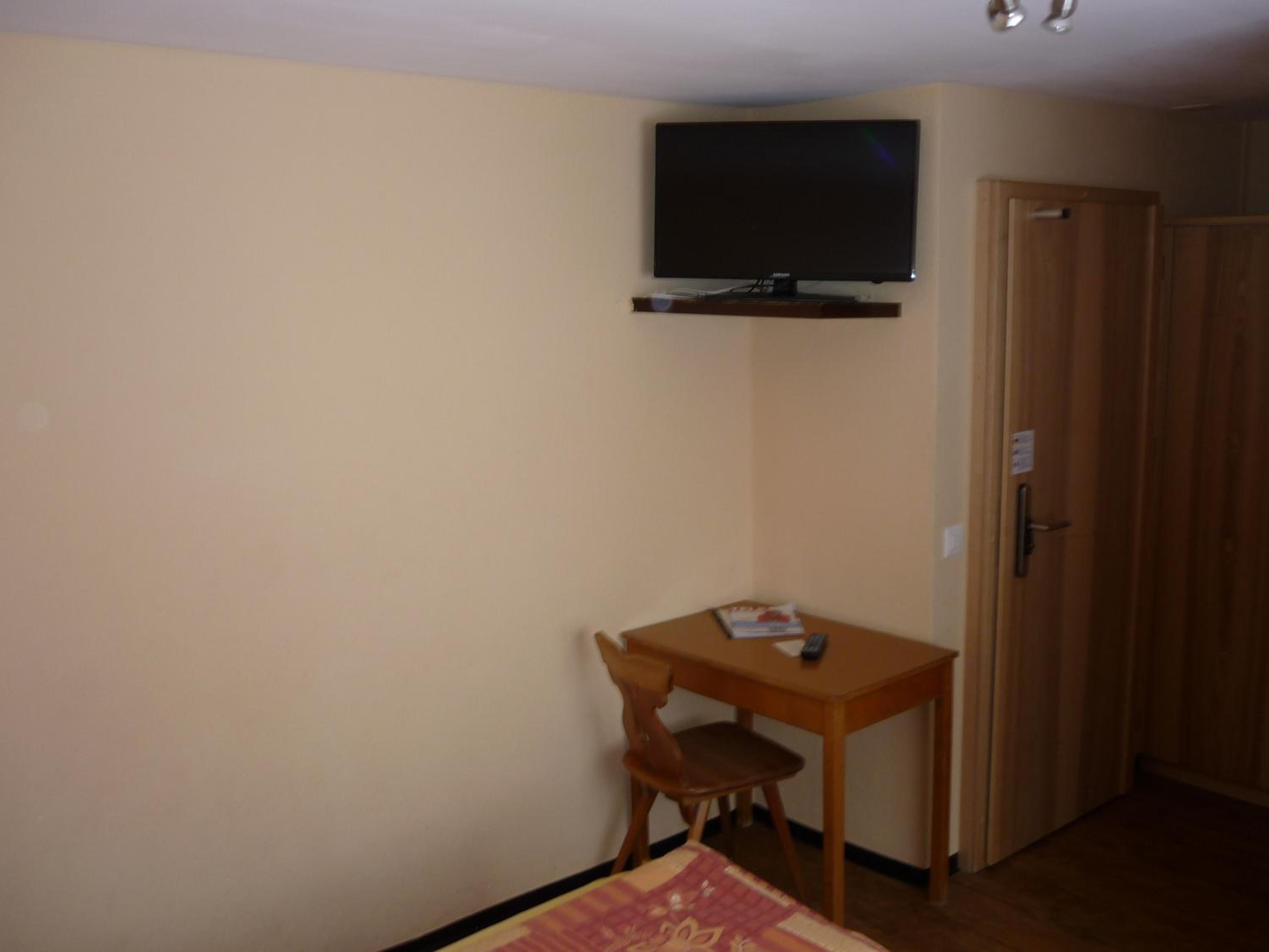Basic Double Room photo 3
