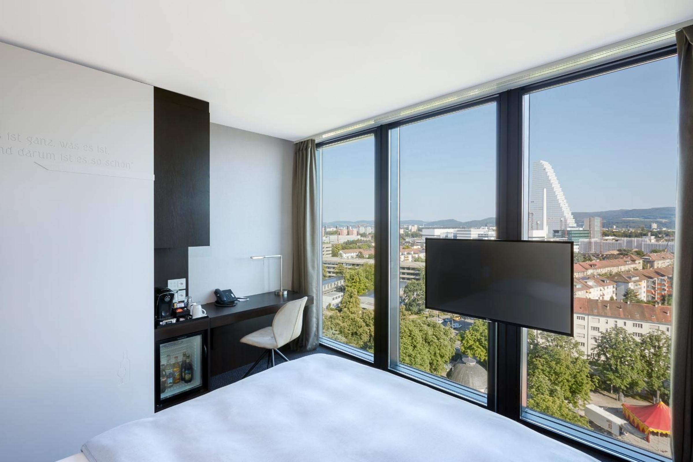 Comfort Queen Room - Photo 3