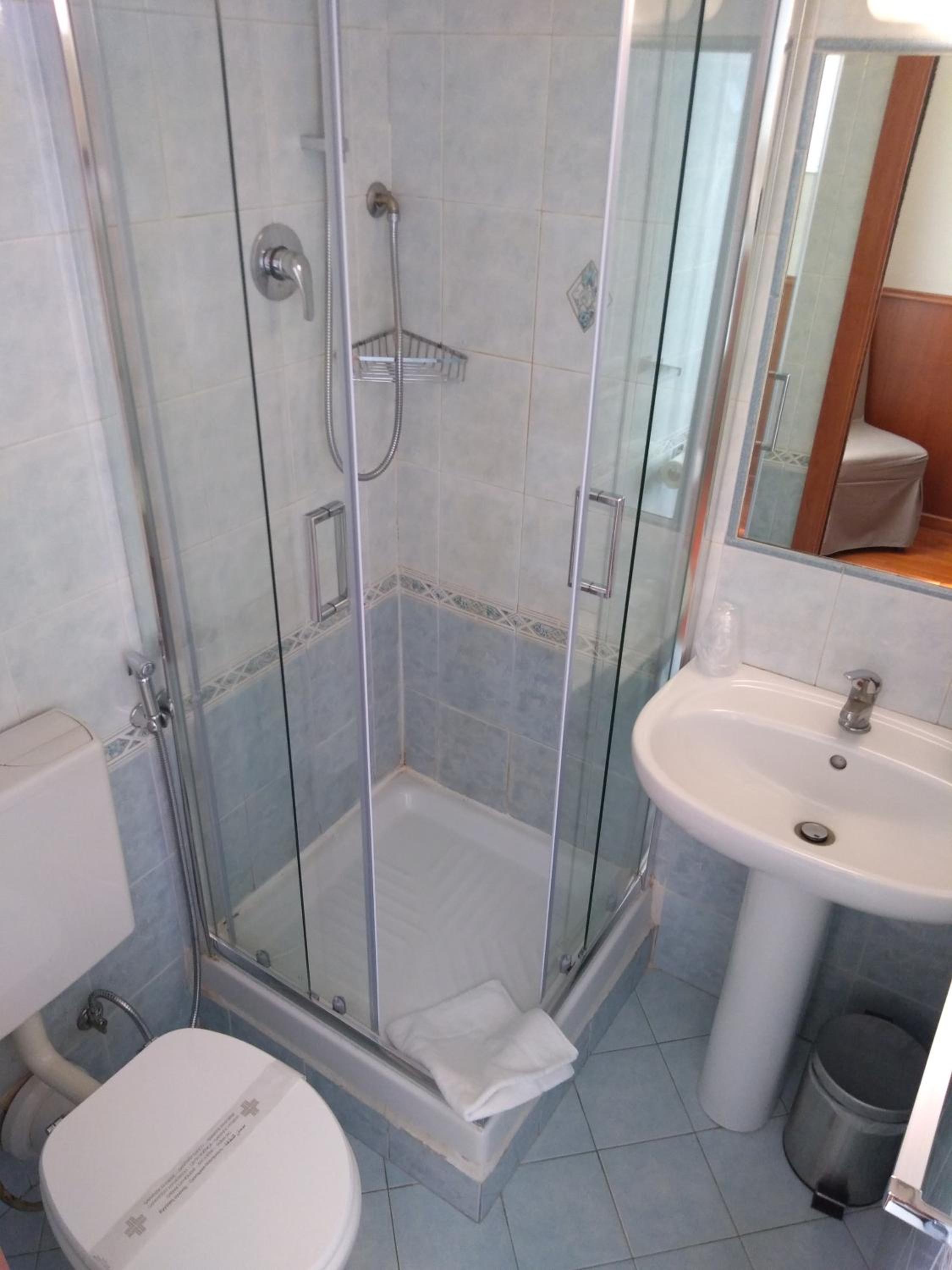 Single Room photo 2