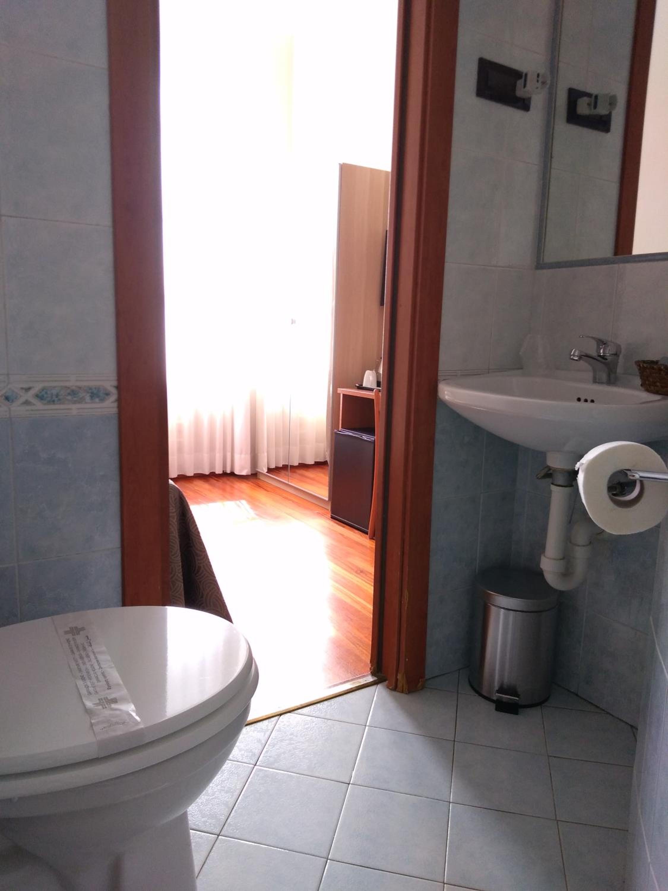 Single Room photo 3