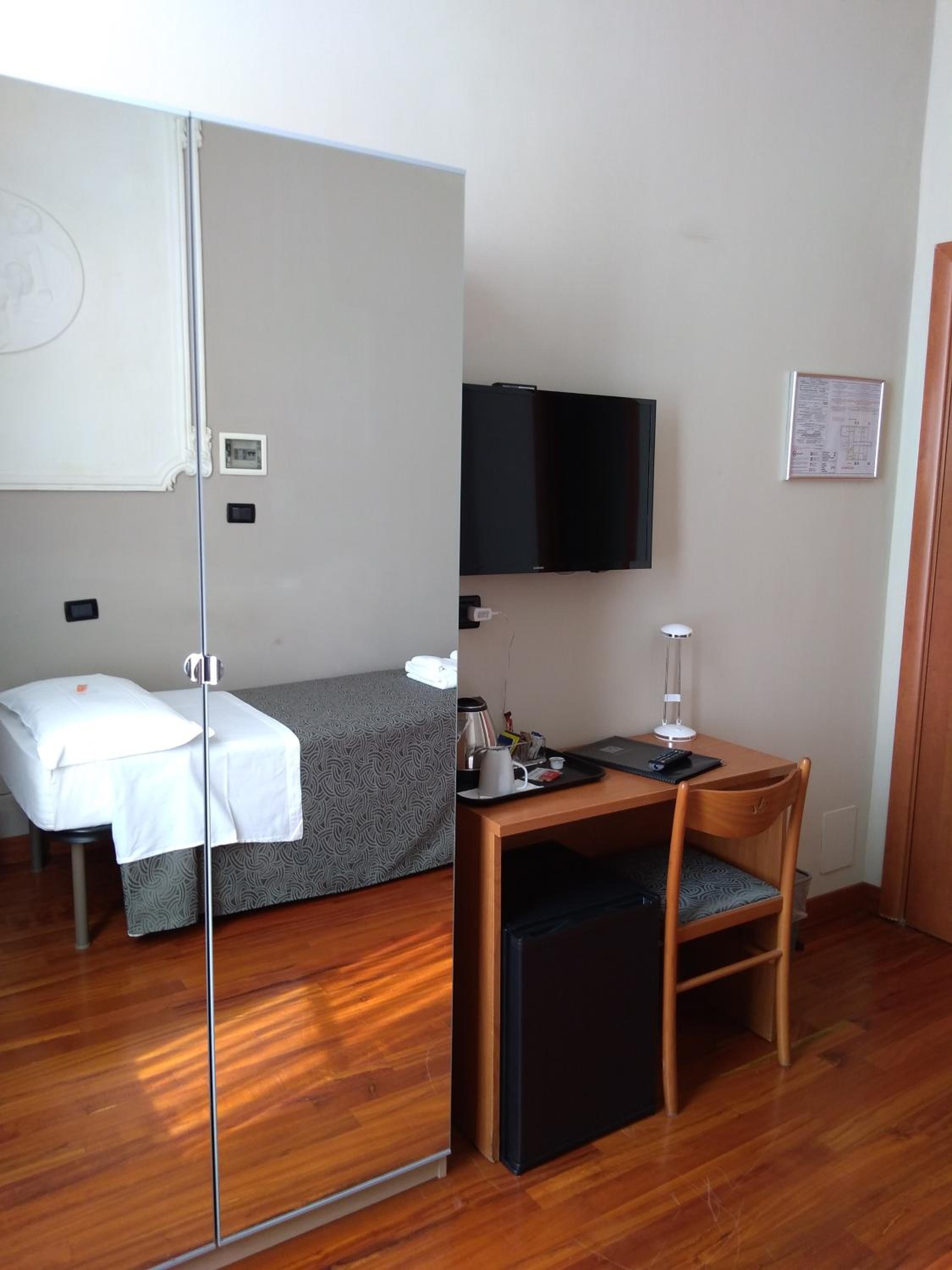 Single Room photo 3