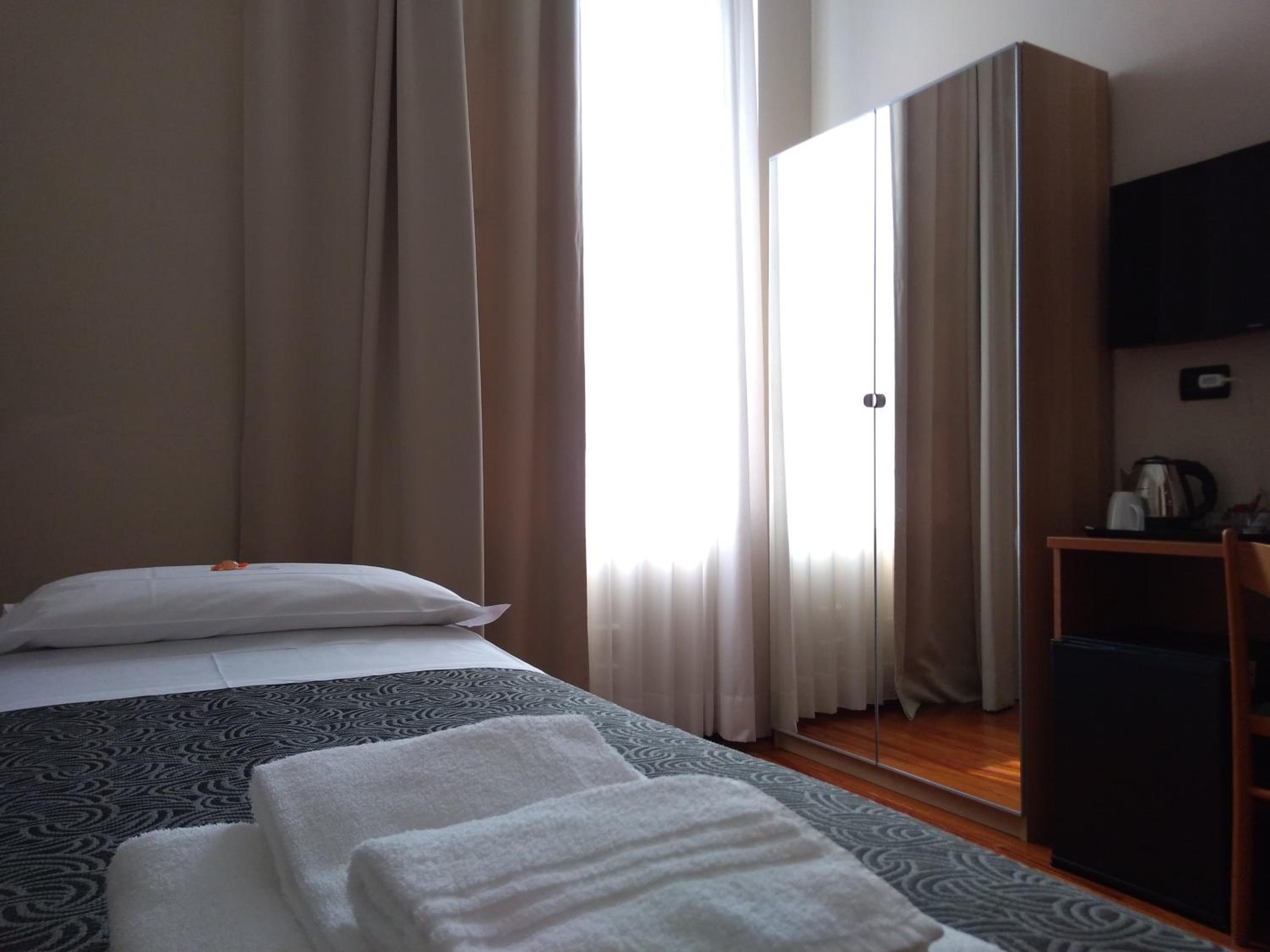 Single Room photo 2