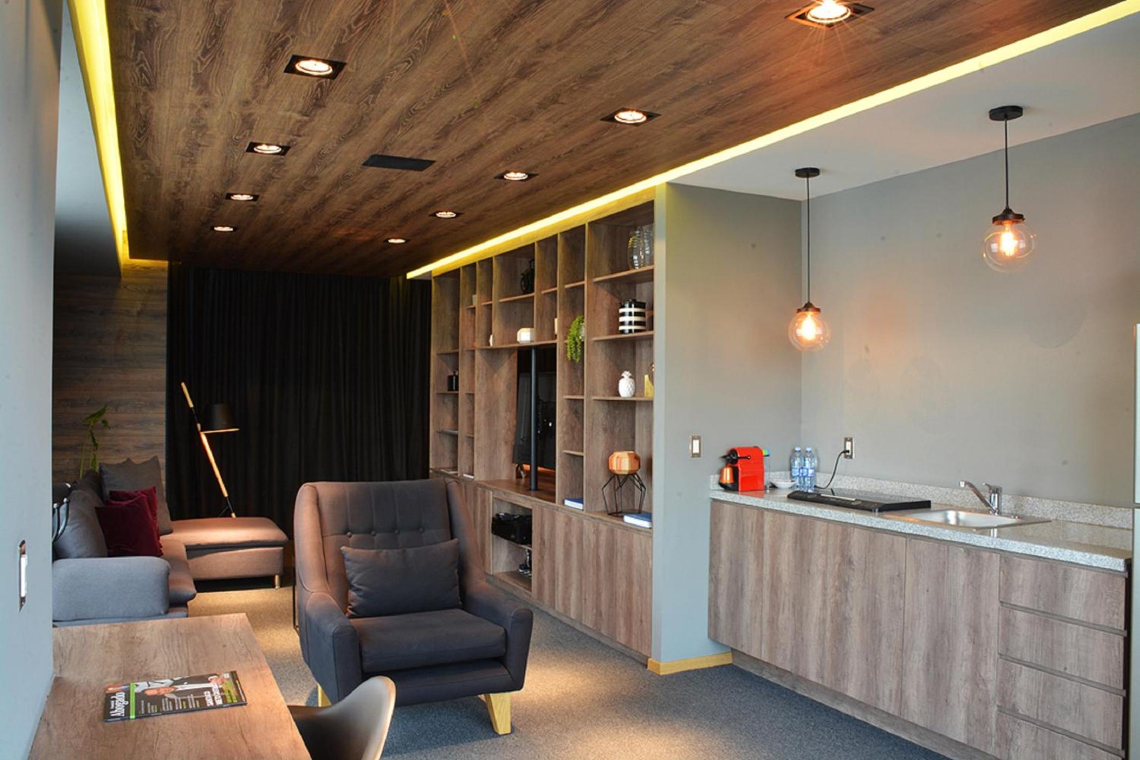 Deluxe Suite - Photo 10