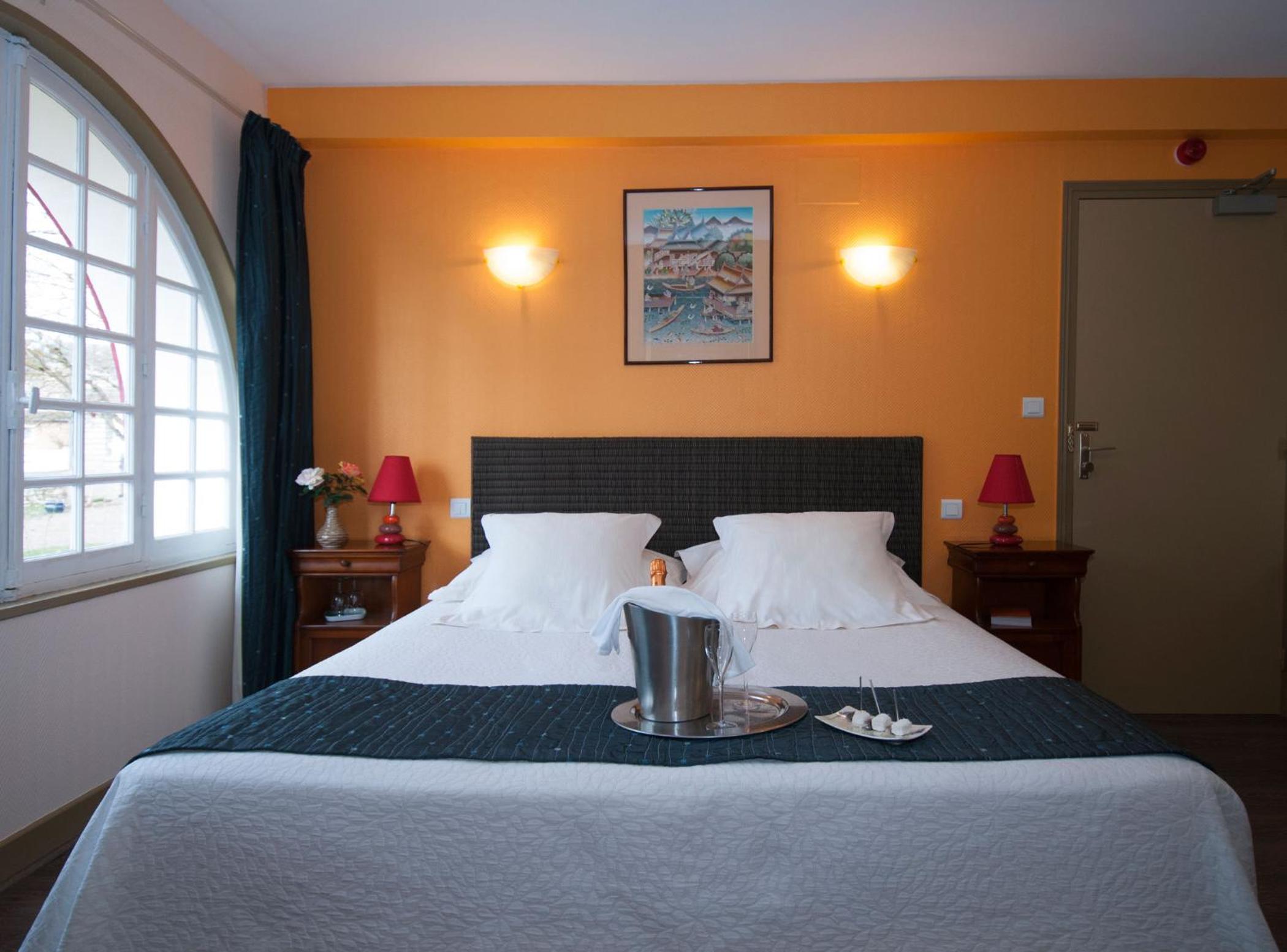Double Room - Disability Access photo 3