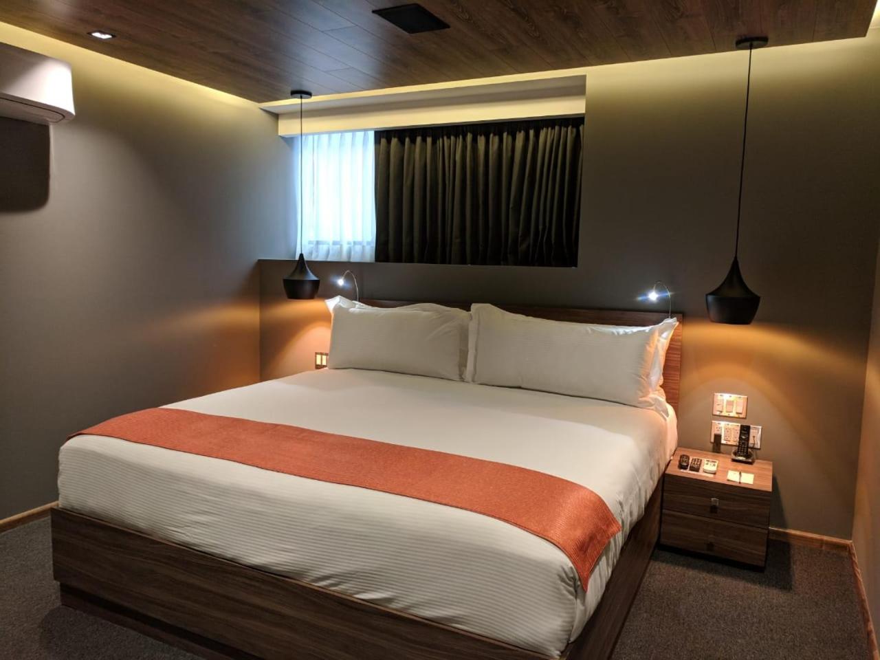 Deluxe King Room - Photo 3