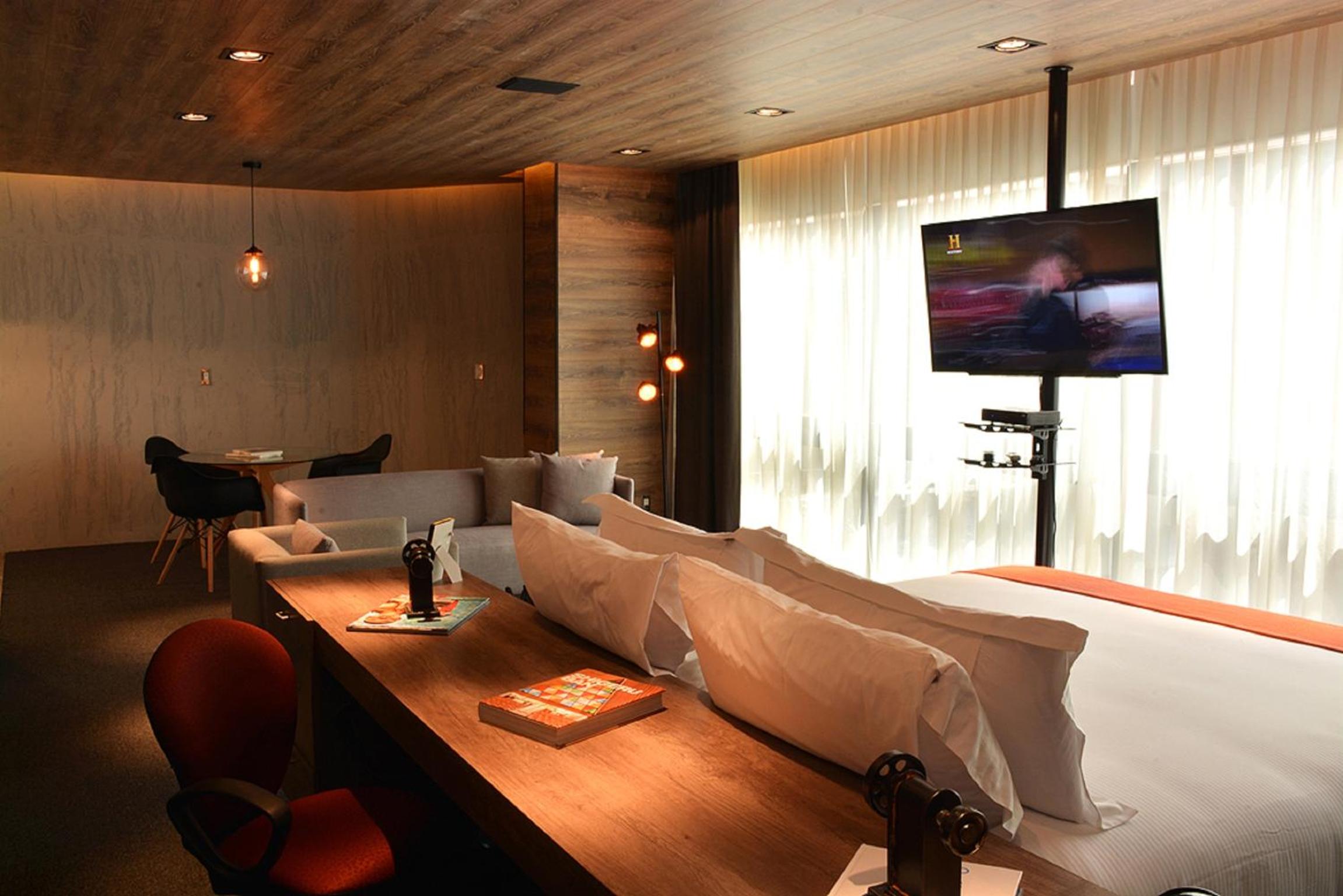 Deluxe Suite - Photo 8