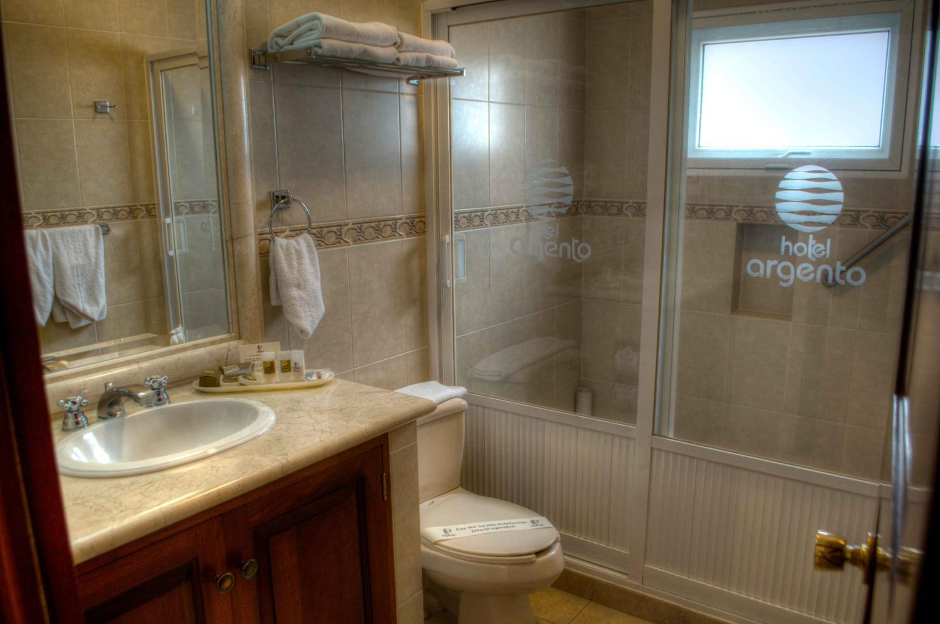 Twin Room - Photo 12