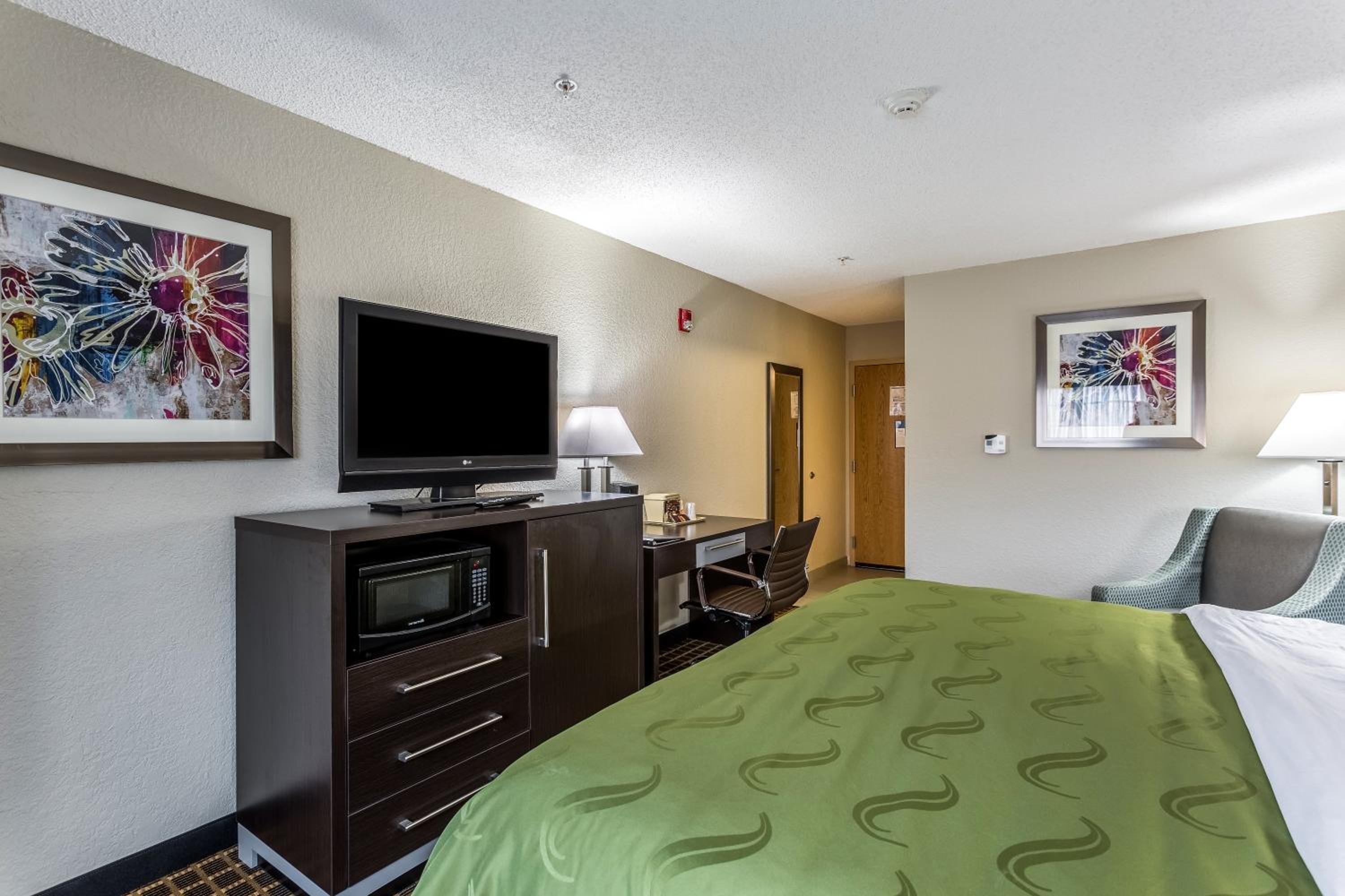 King Room - Non-Smoking - Photo 3