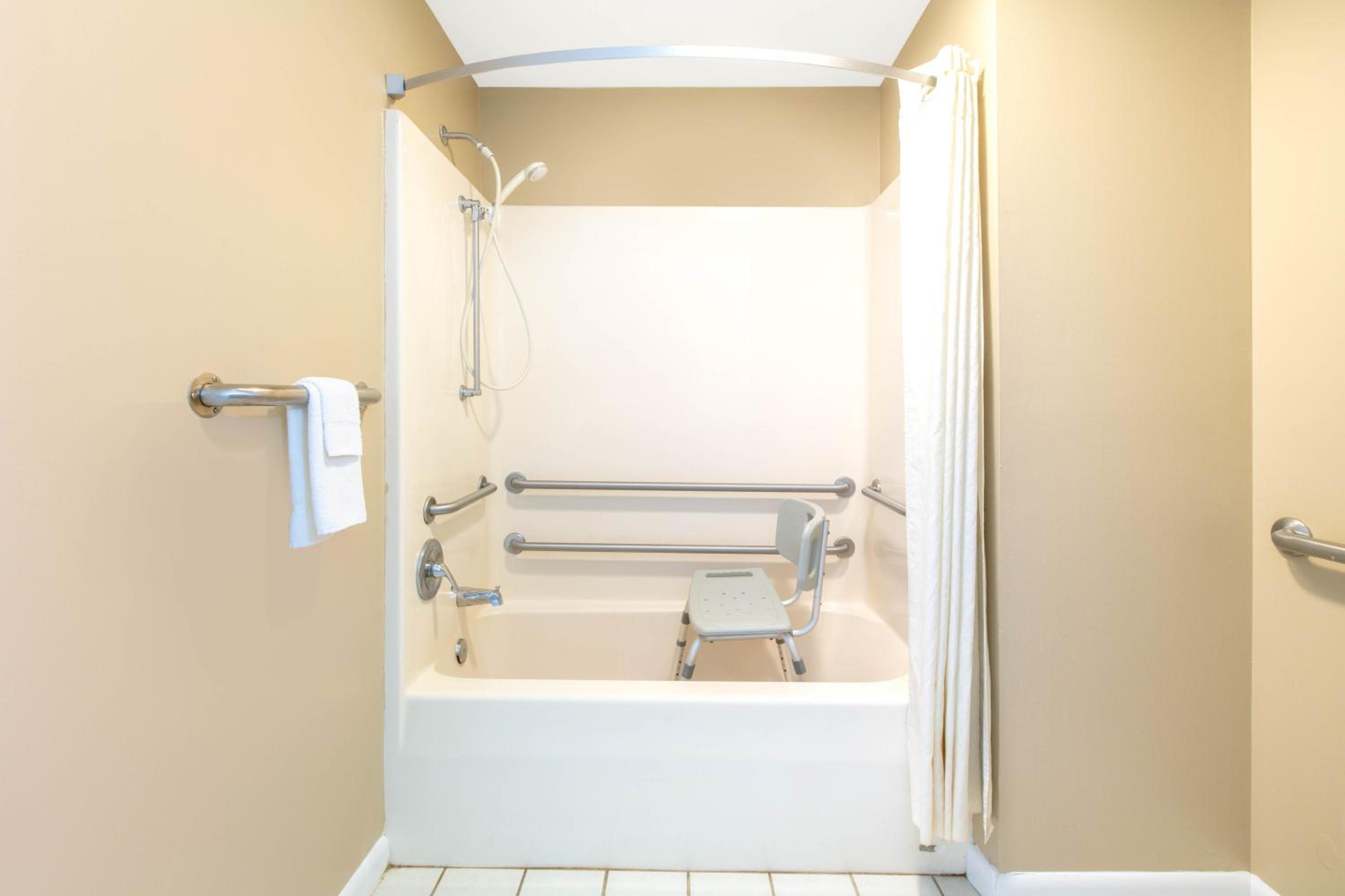 King Room - Mobility Access/Non-Smoking - Photo 6