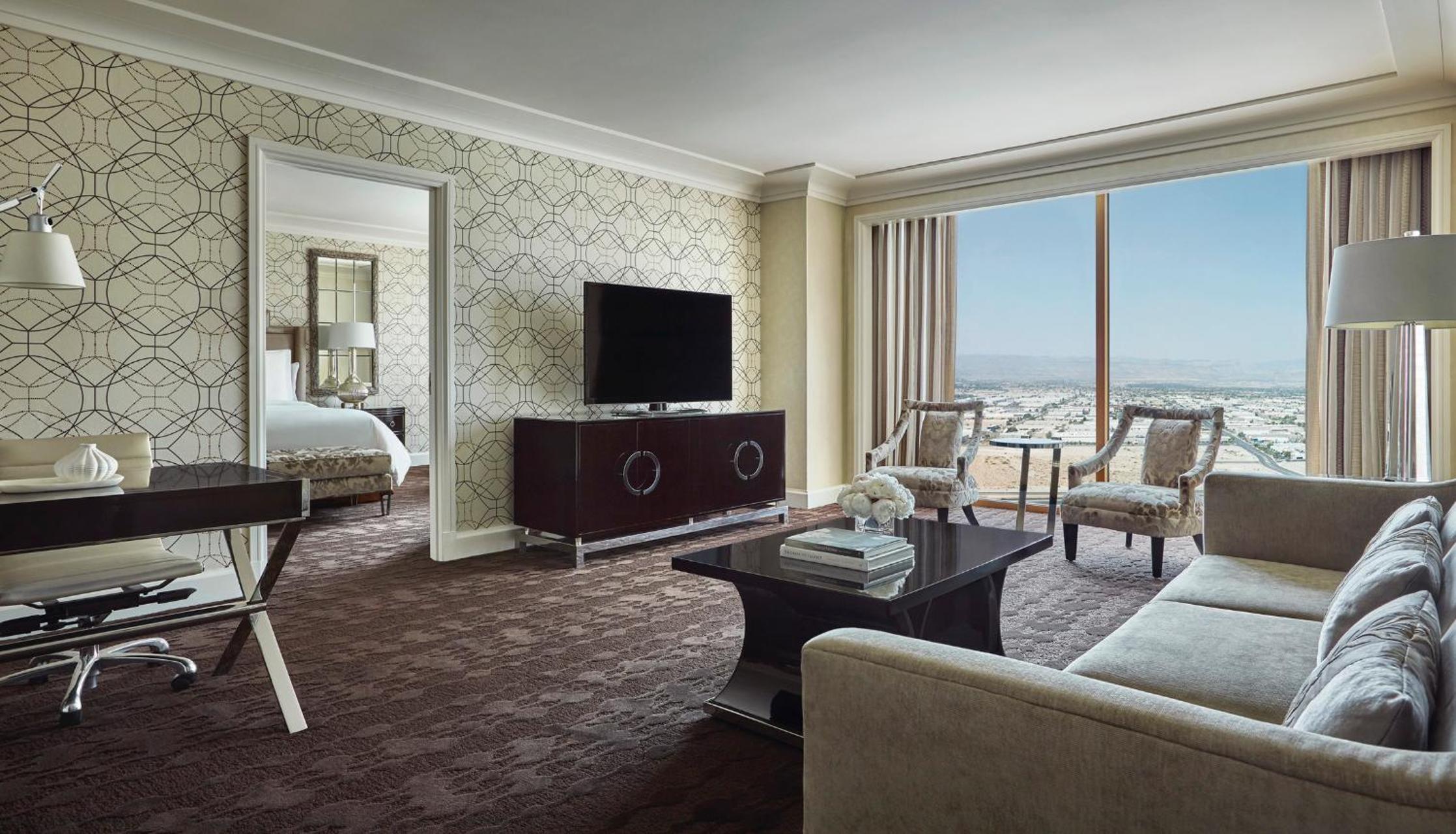 Executive Suite - Photo 3