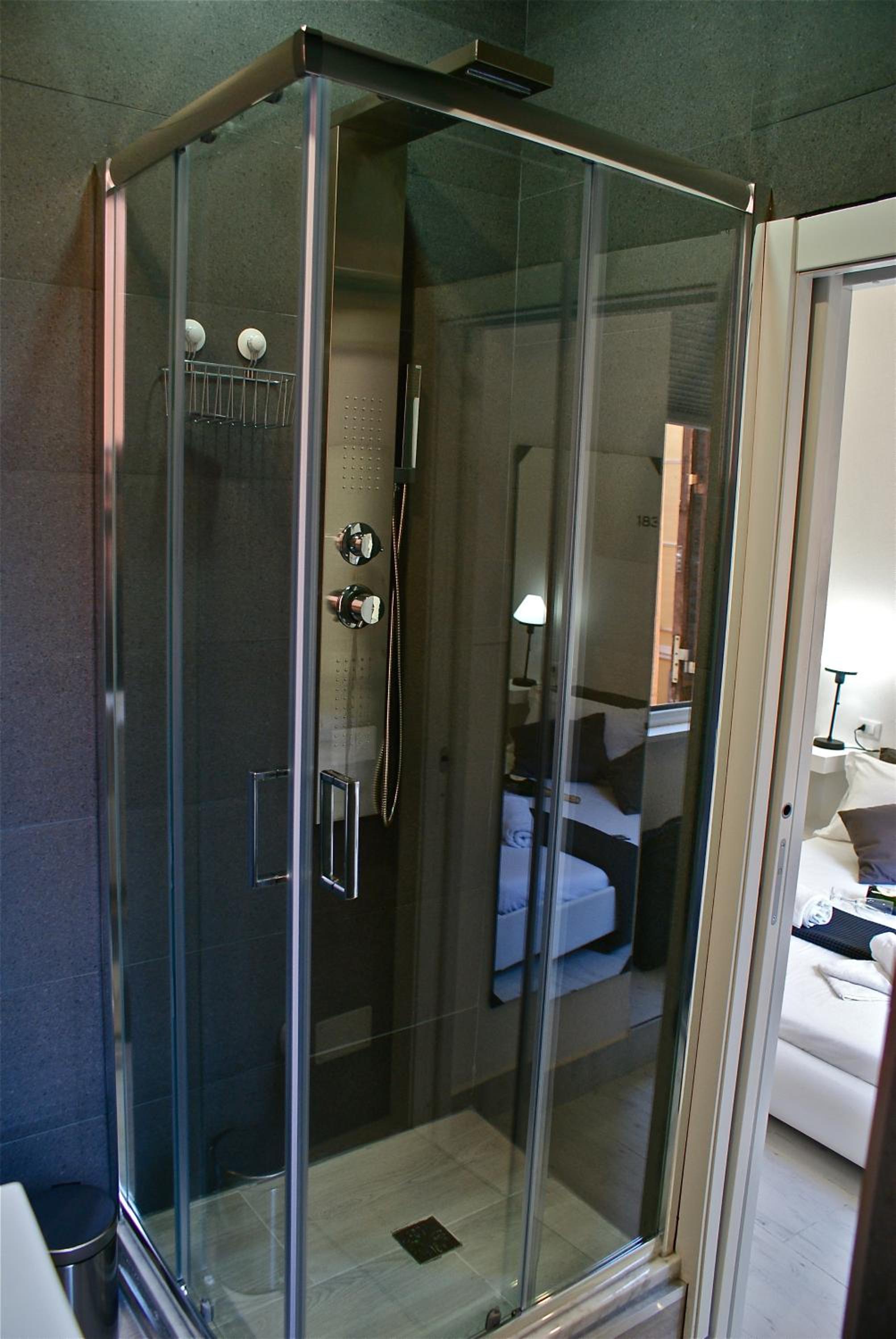 Double Room with Private Bathroom photo 2