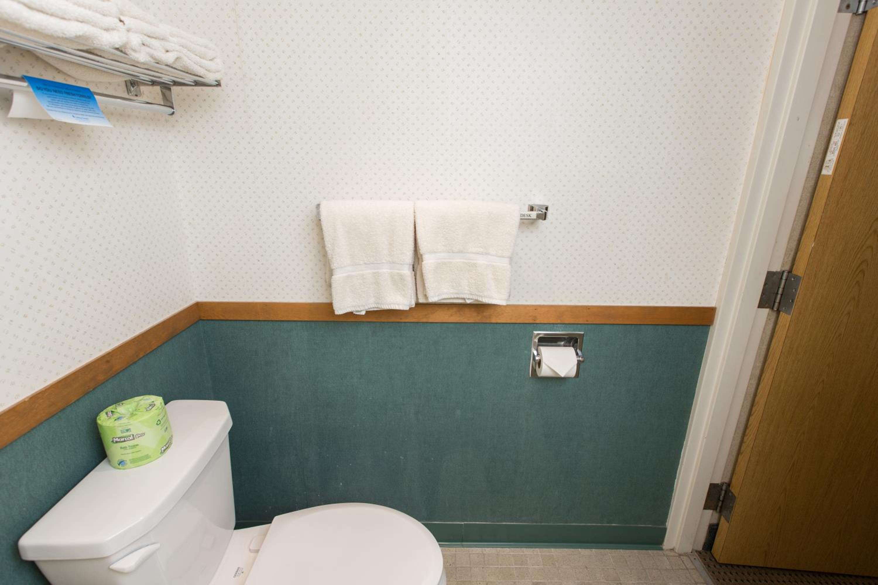 Double Queen Room - Photo 16