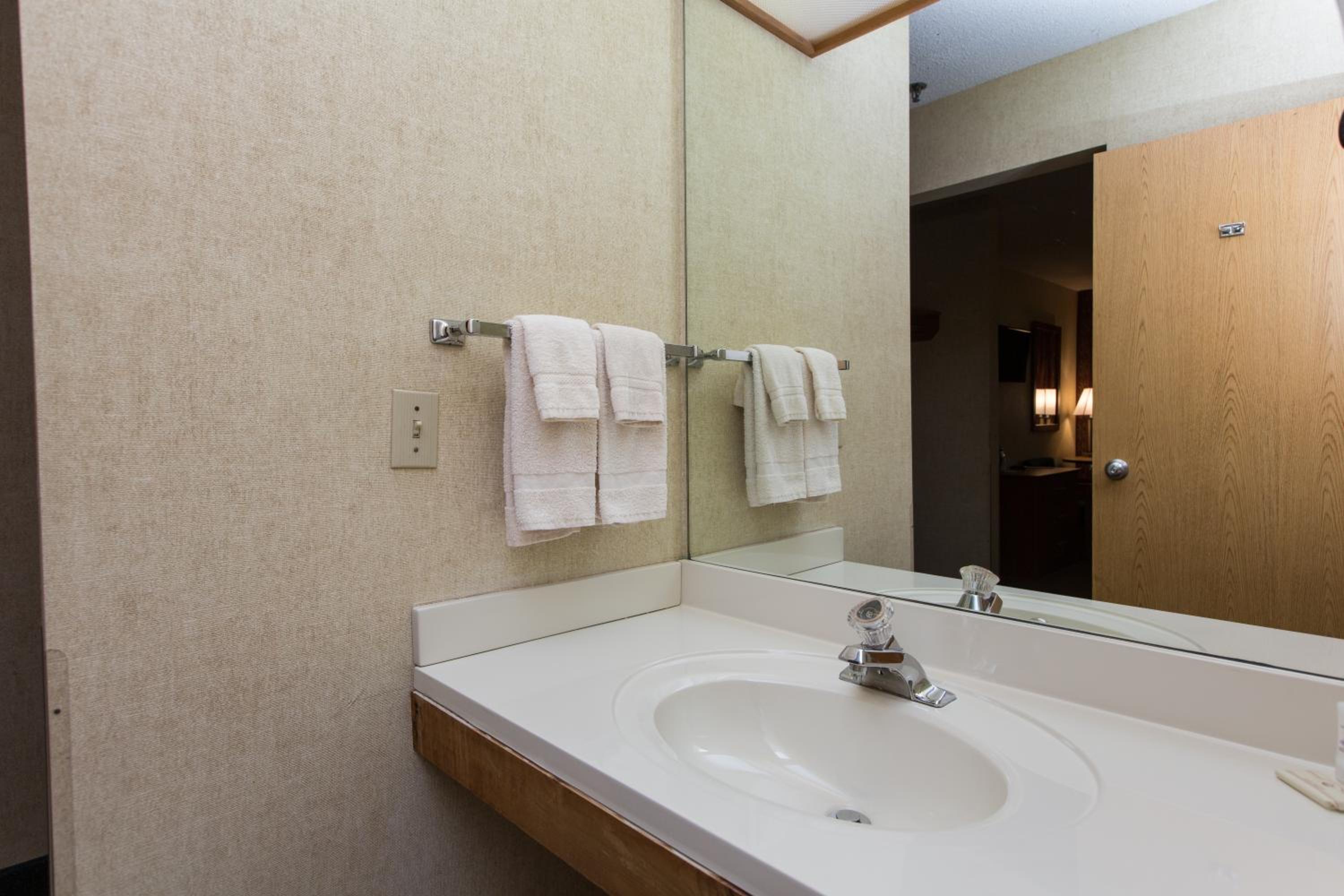 Double Queen Room - Photo 11