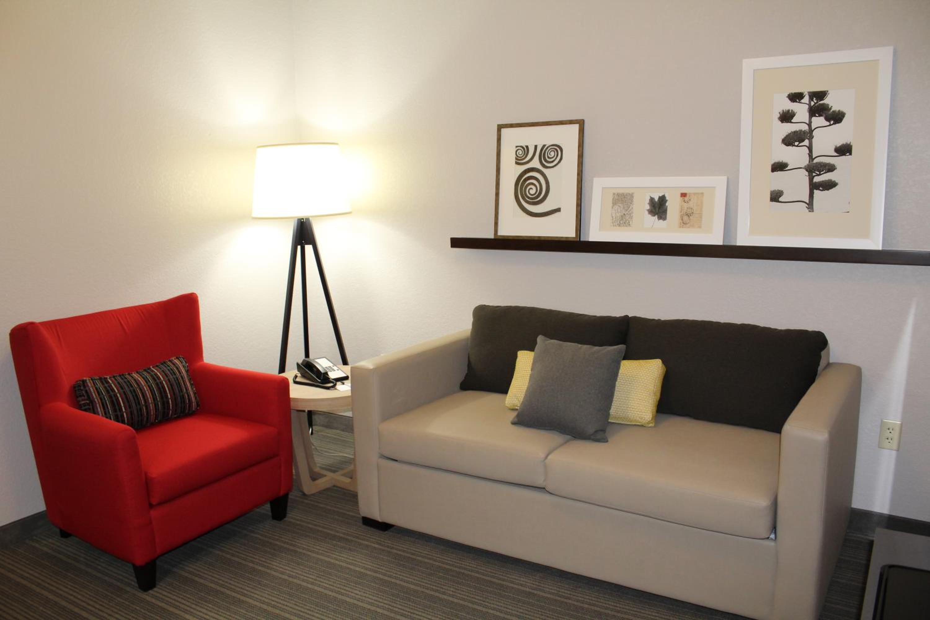 One-Bedroom King Suite with Sofa Bed - Non-Smoking - Photo 2