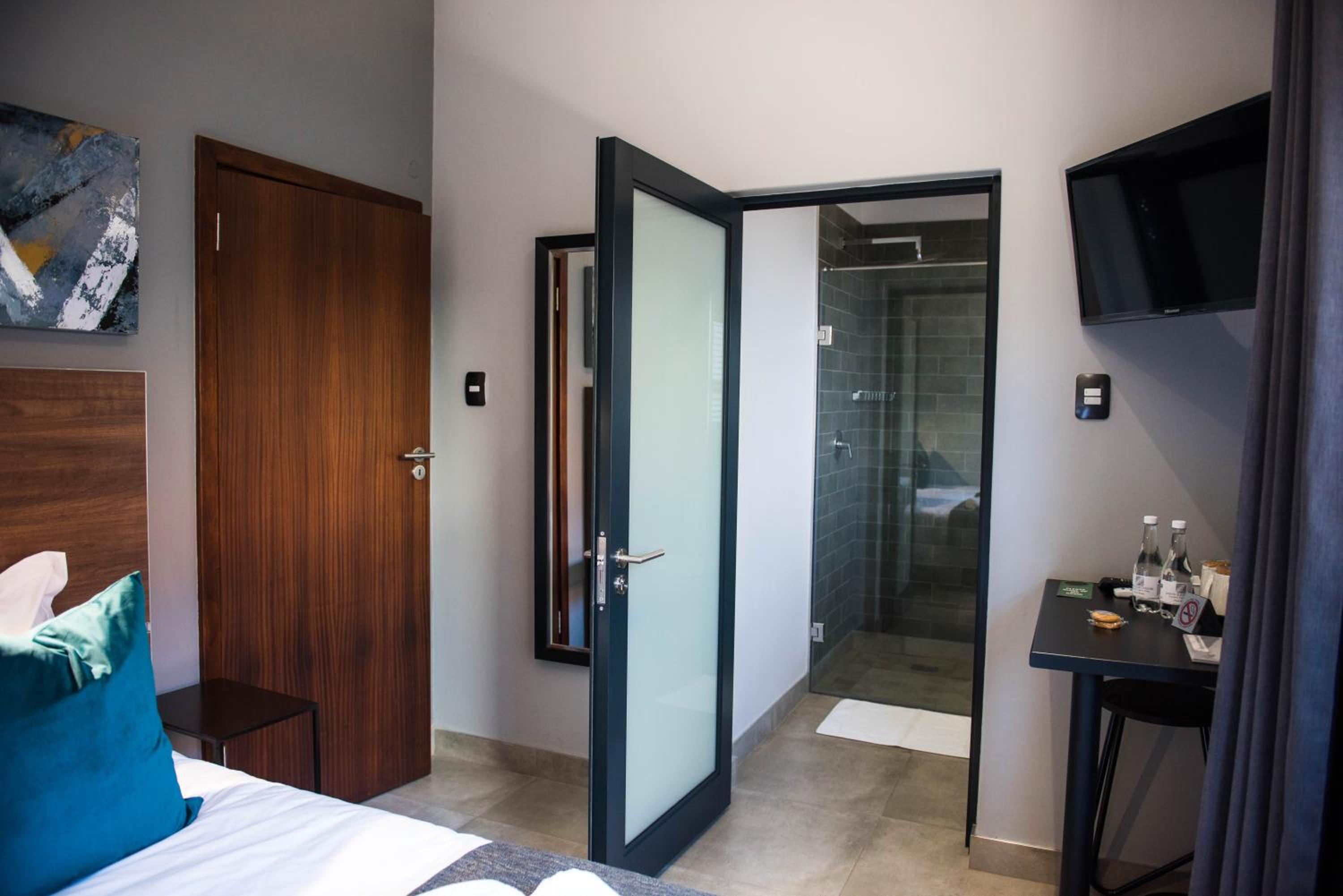 Budget Double or Twin Room photo 3