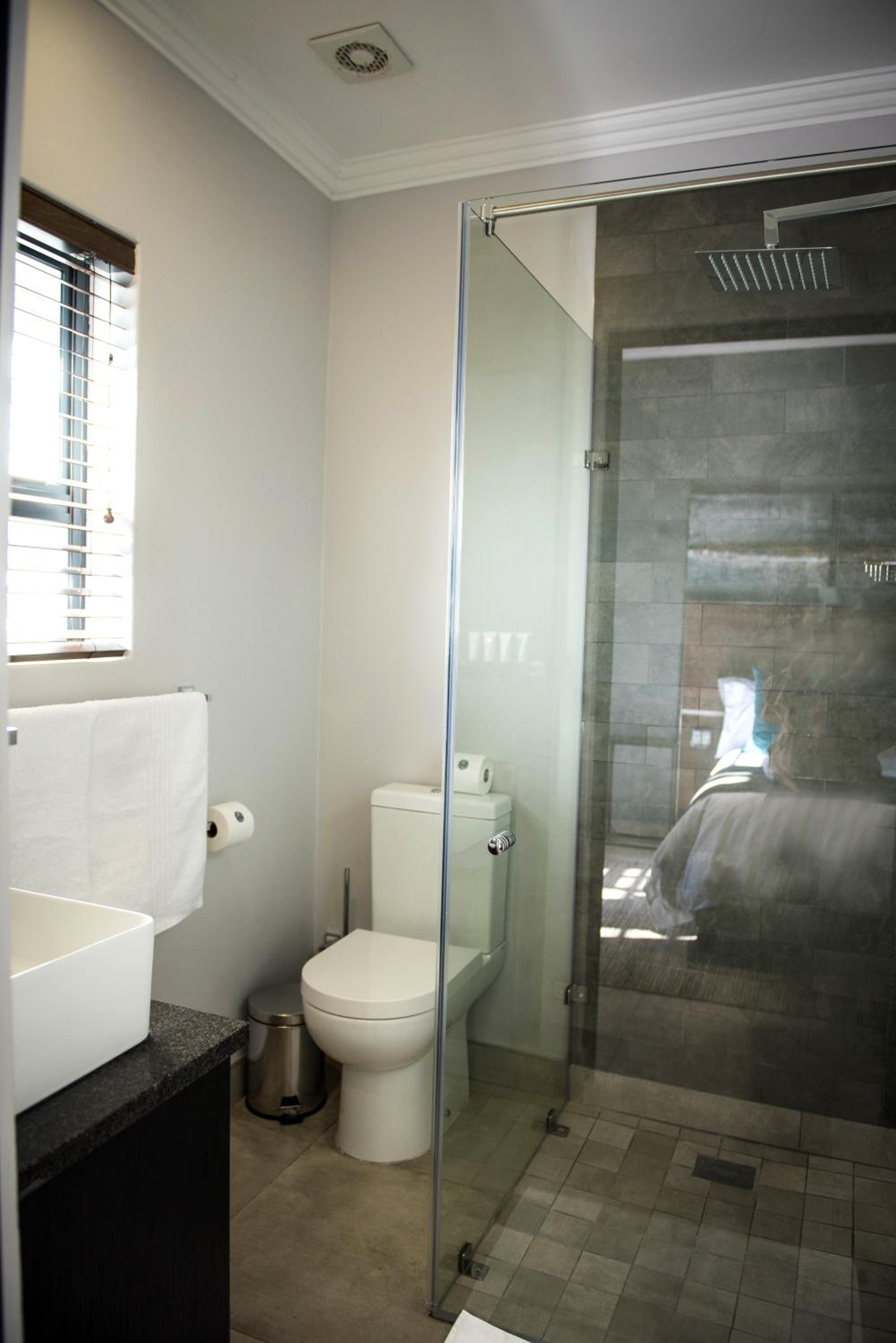 Double or Twin Room with Private Bathroom photo 2