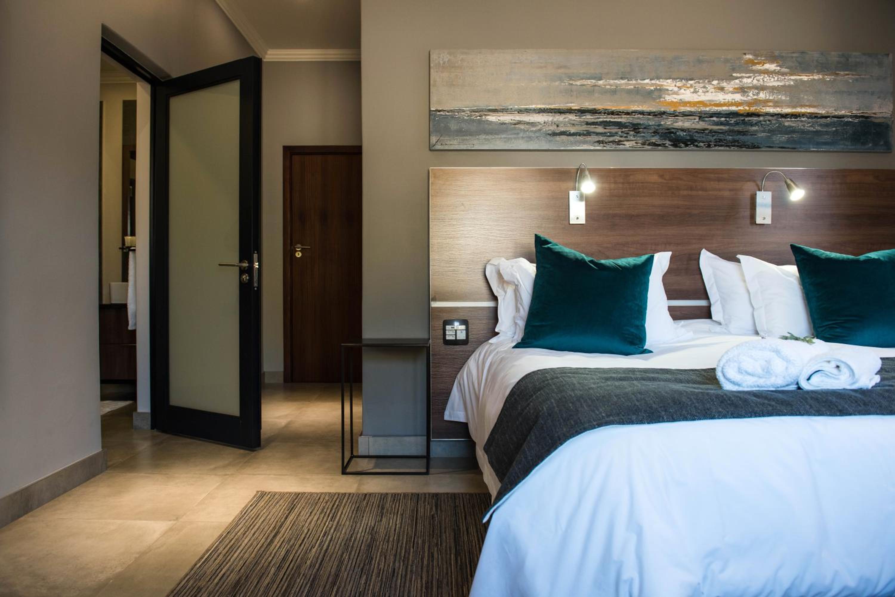 Superior Deluxe Double or Twin Room  photo 3