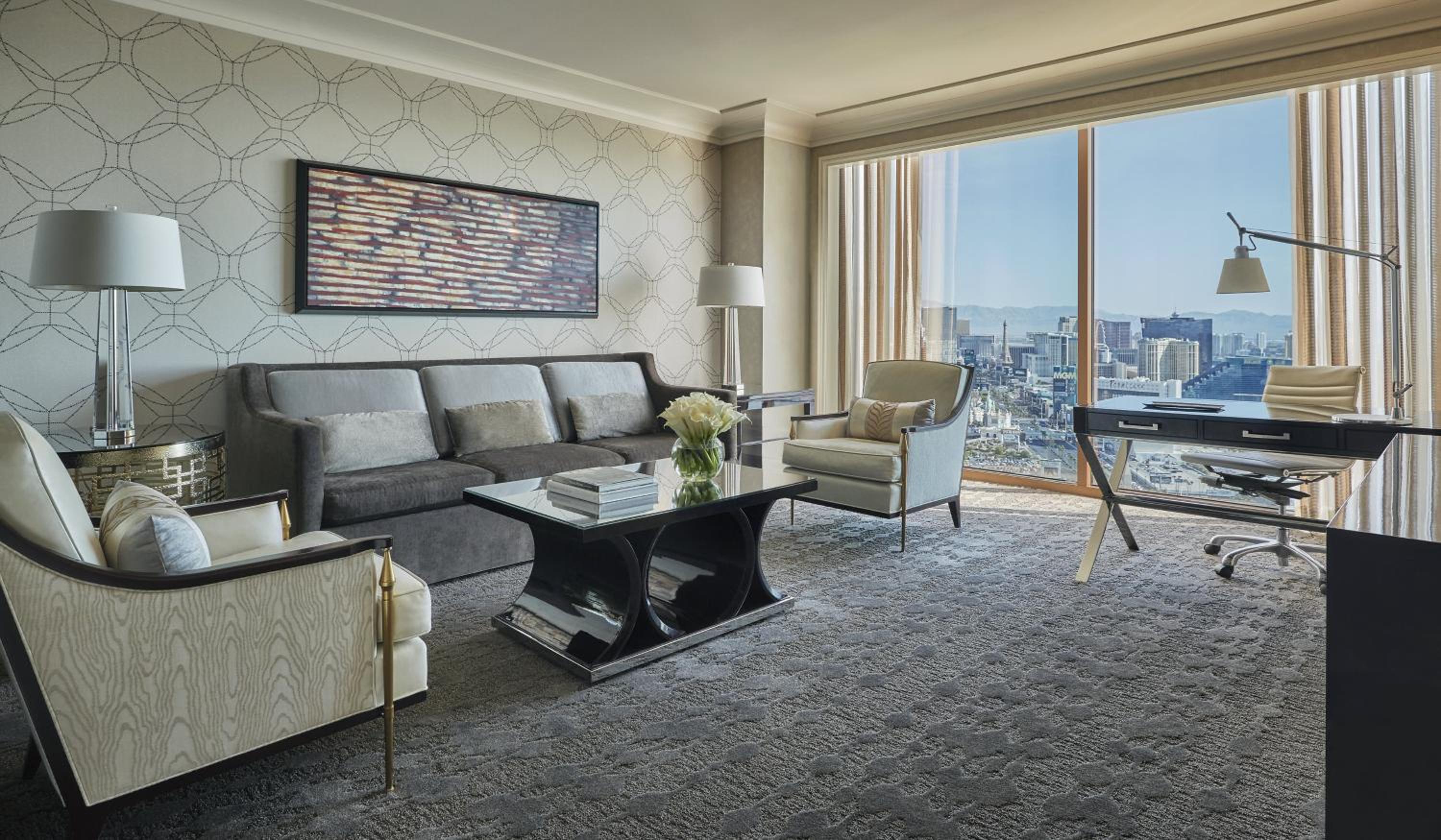 One-Bedroom Suite with Strip View - Disability Access - Photo 3