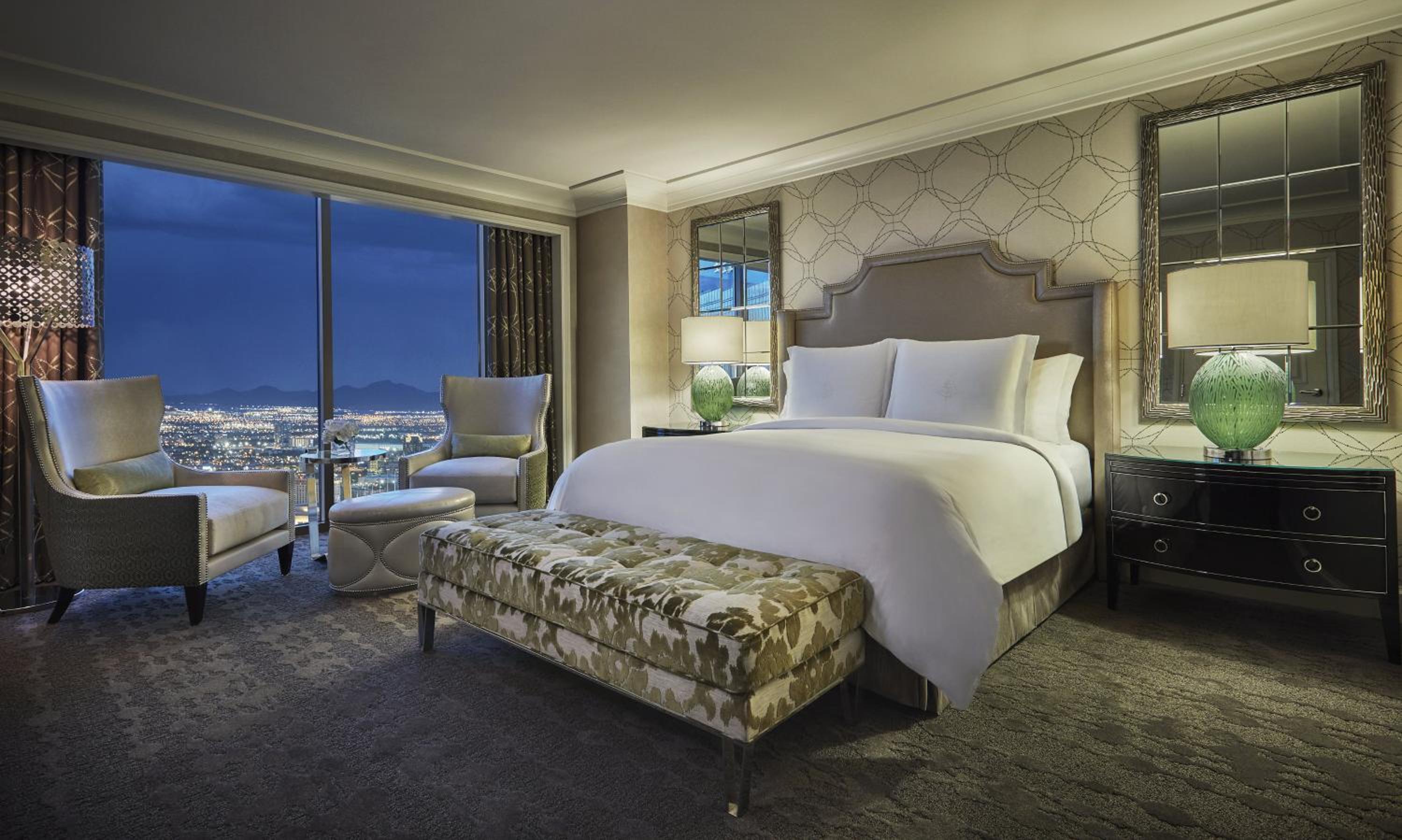 One Bedroom Suite with Strip View - Photo 4