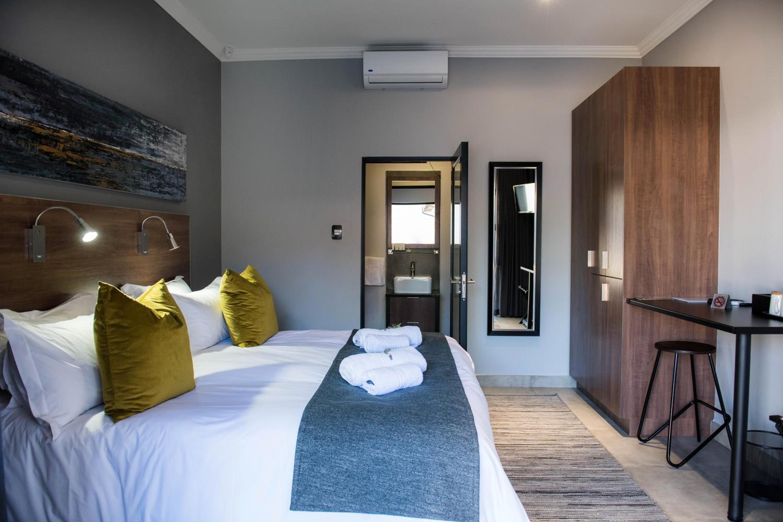 Deluxe Double or Twin Room photo 1