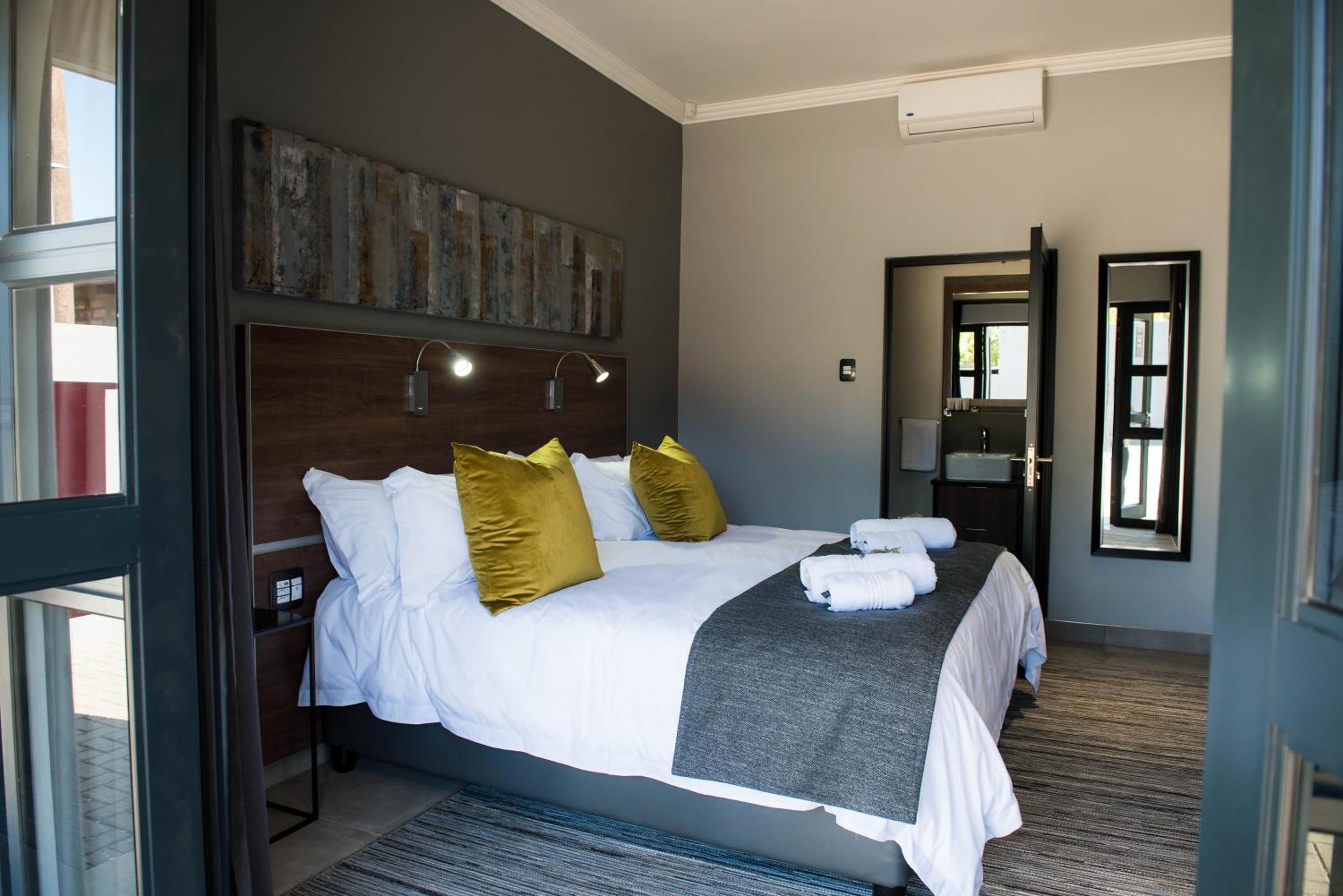 Deluxe Double or Twin Room photo 3