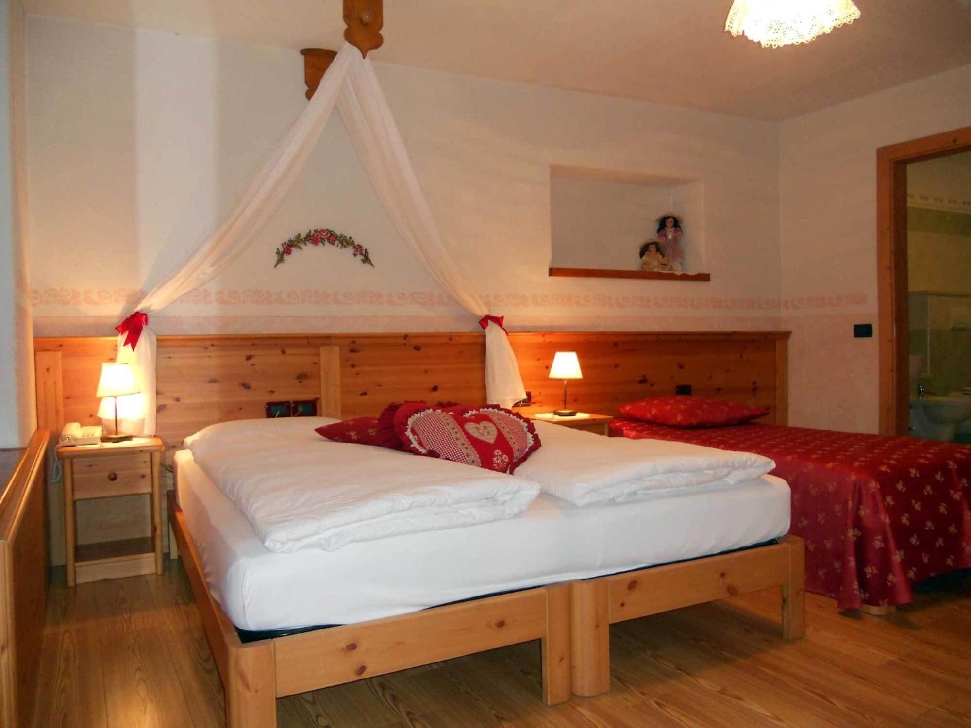 Quadruple Room - Disability Access photo 2