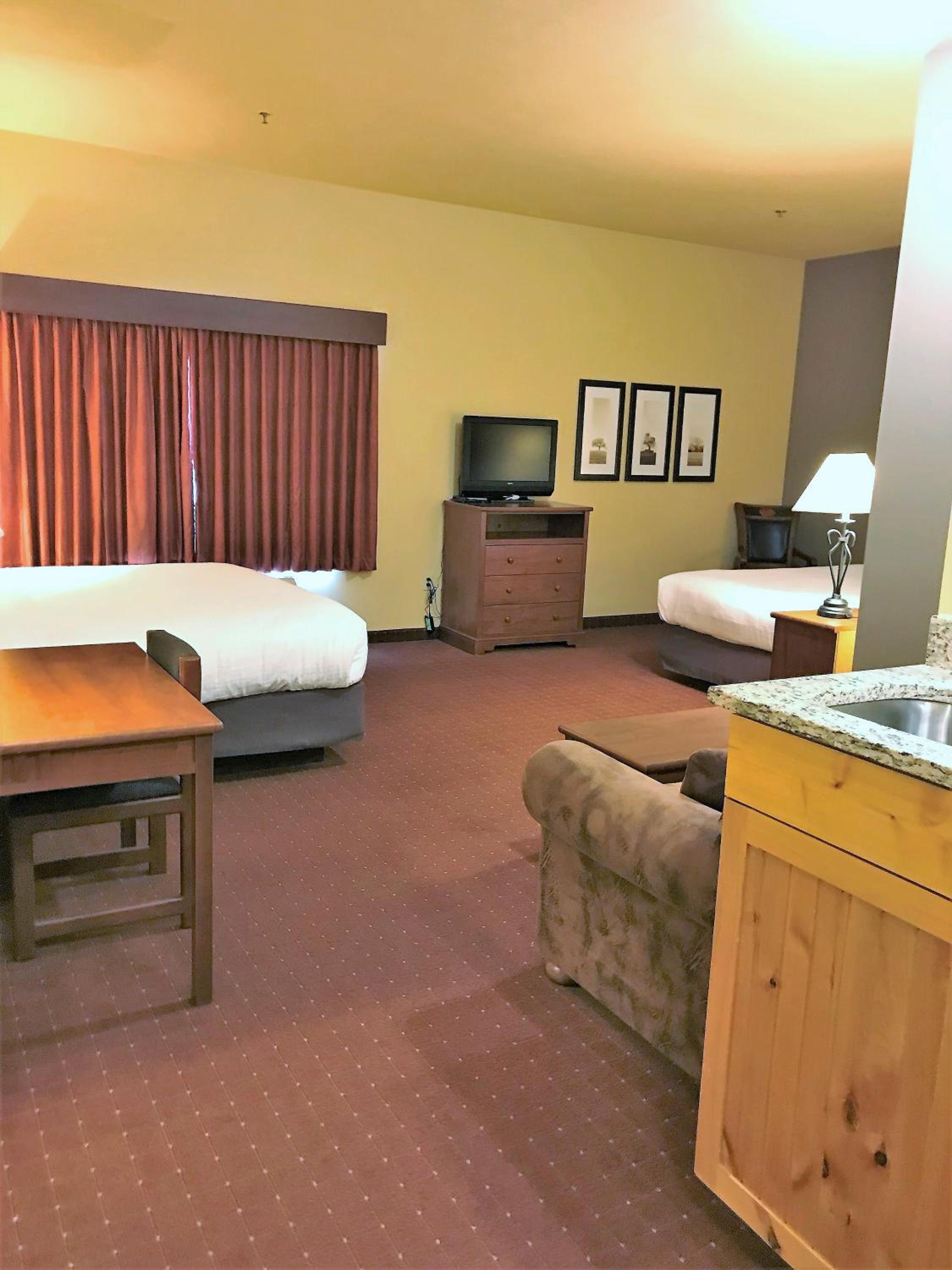 Suite with Two King Beds - Non-Smoking photo 3