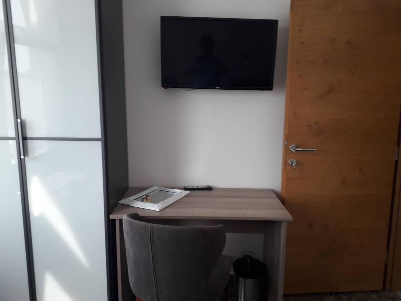 Deluxe Apartment - Photo 2