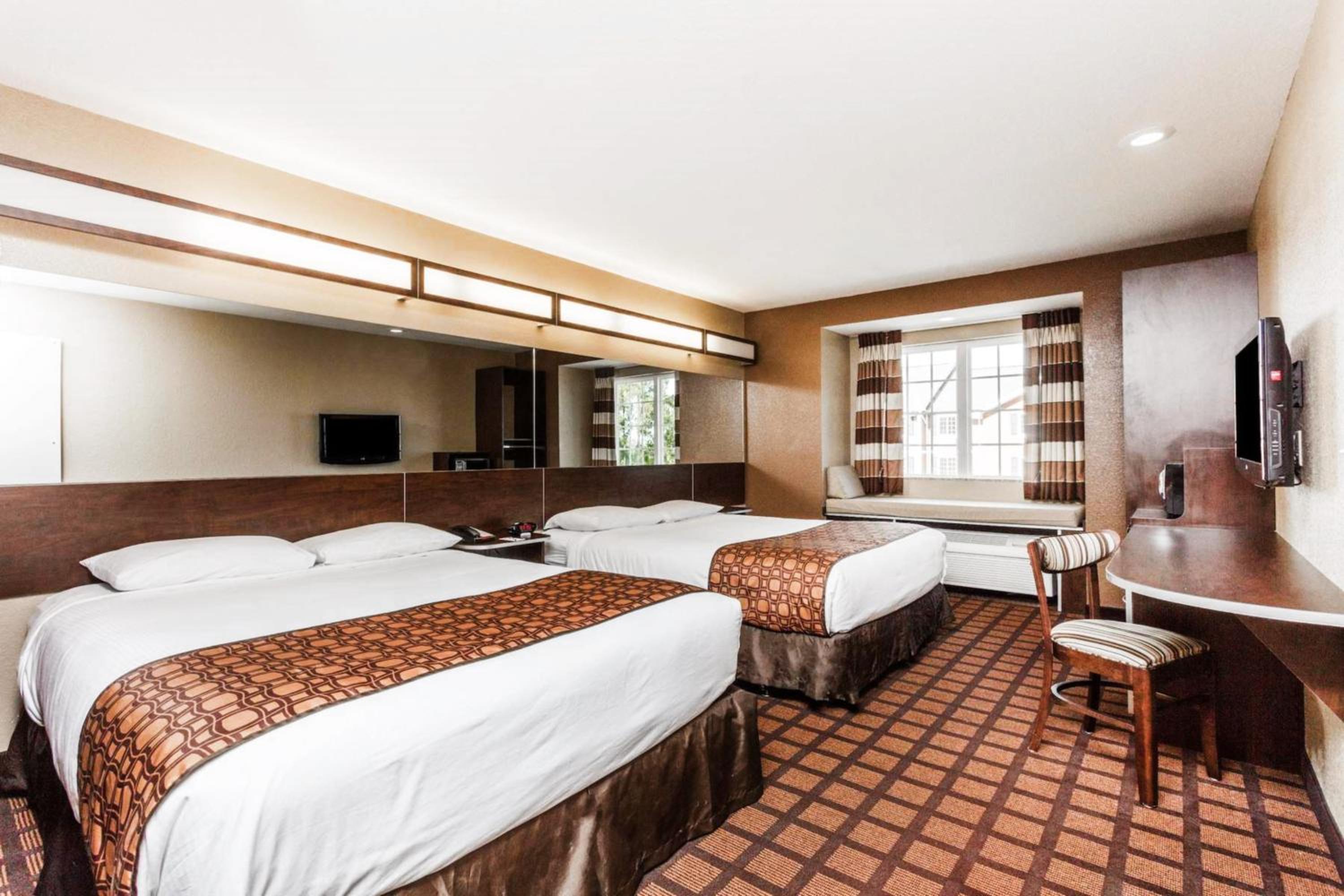 Deluxe Queen Room with Two Queen Beds - Disability Access - Non-Smoking