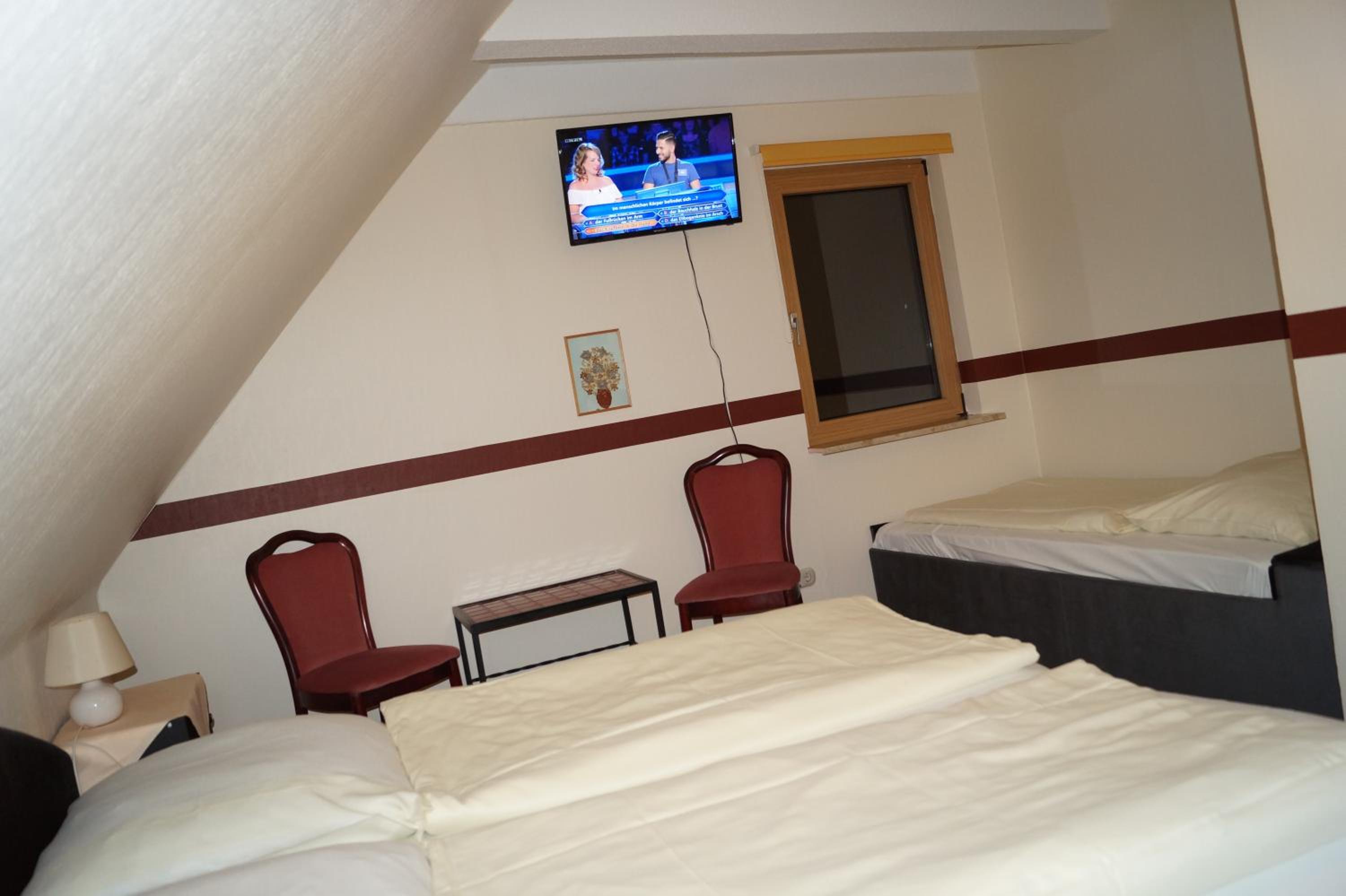 Economy Triple Room - Photo 4