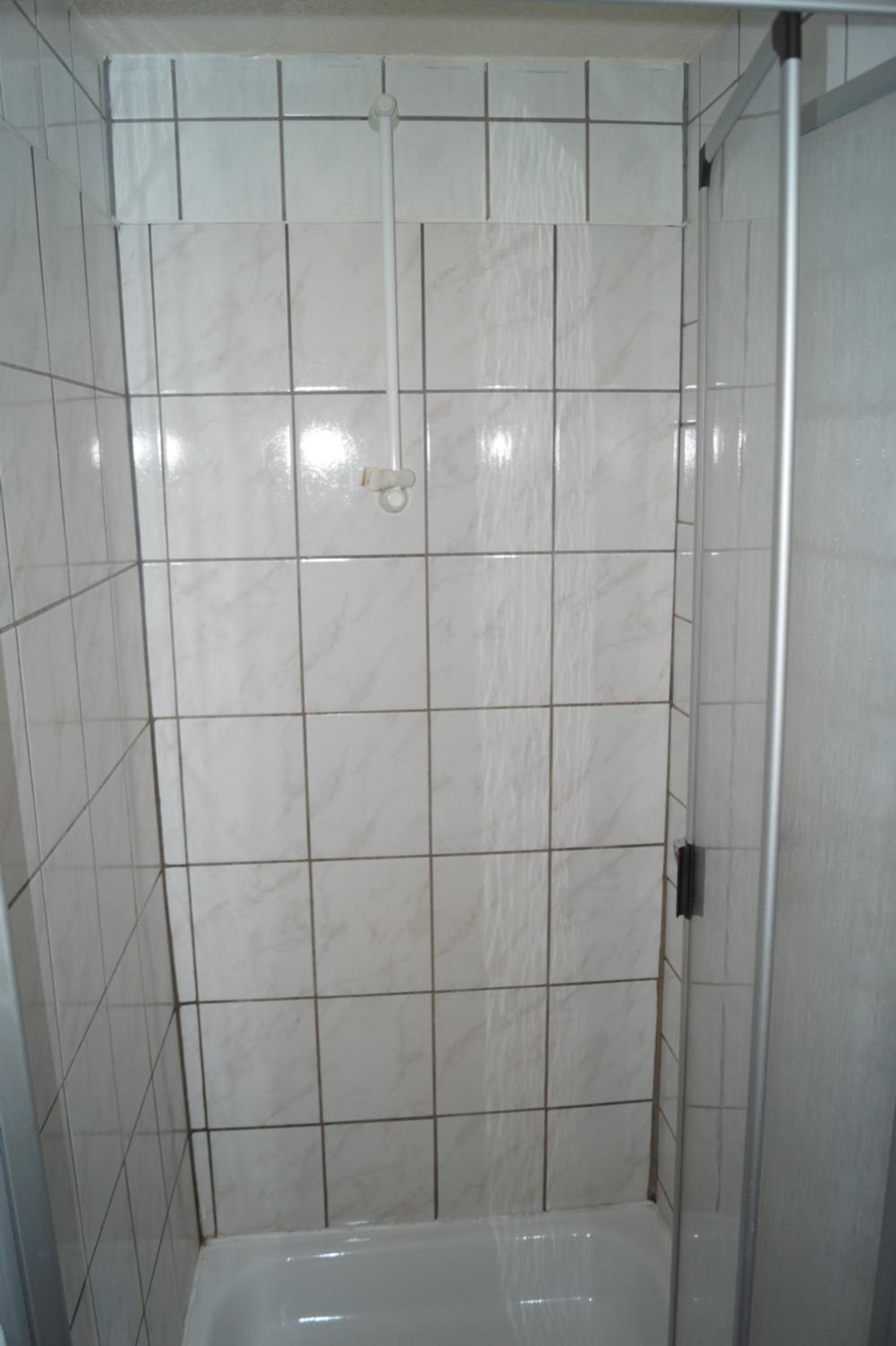 Economy Triple Room - Photo 11