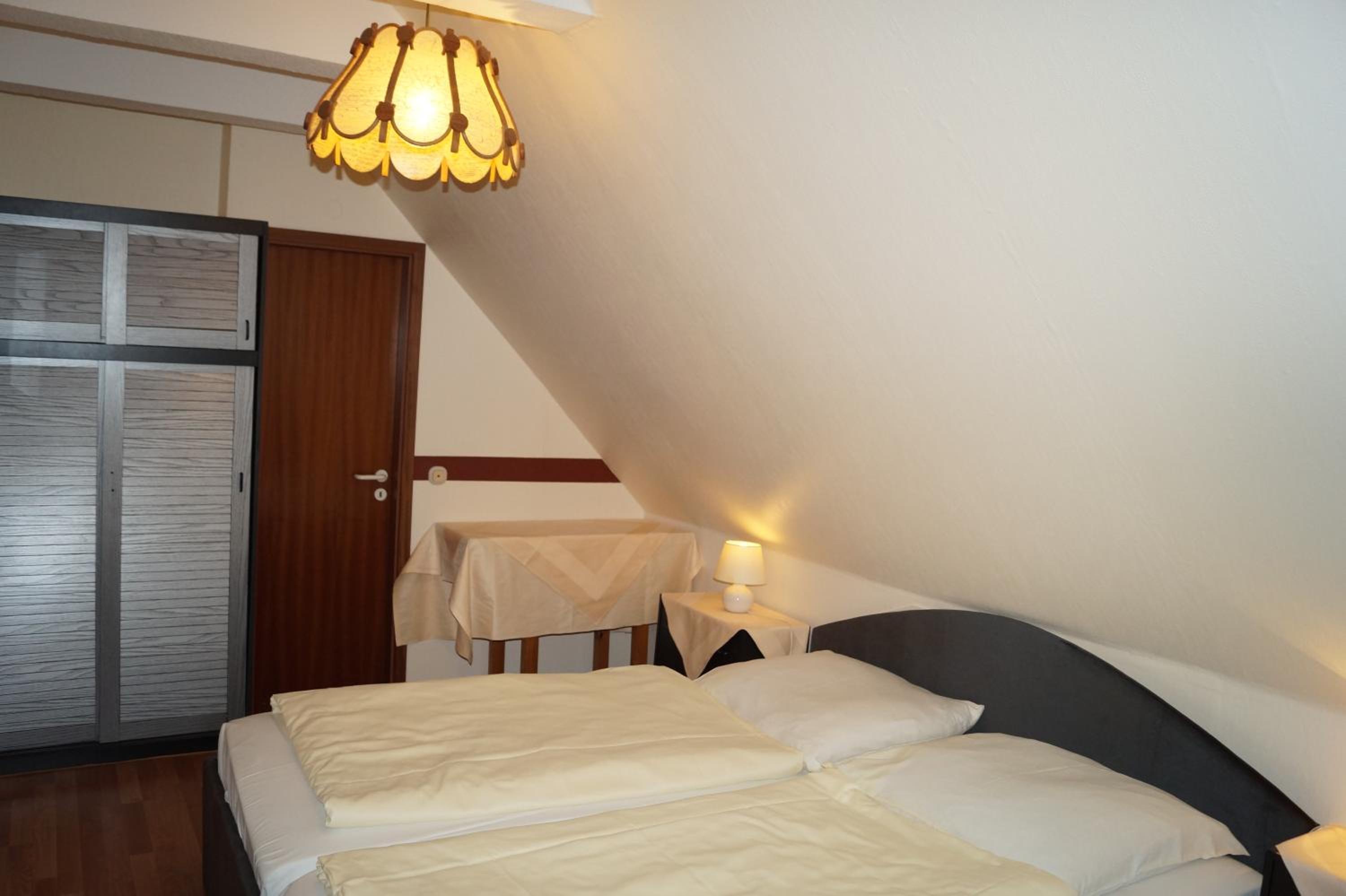 Economy Triple Room - Photo 2