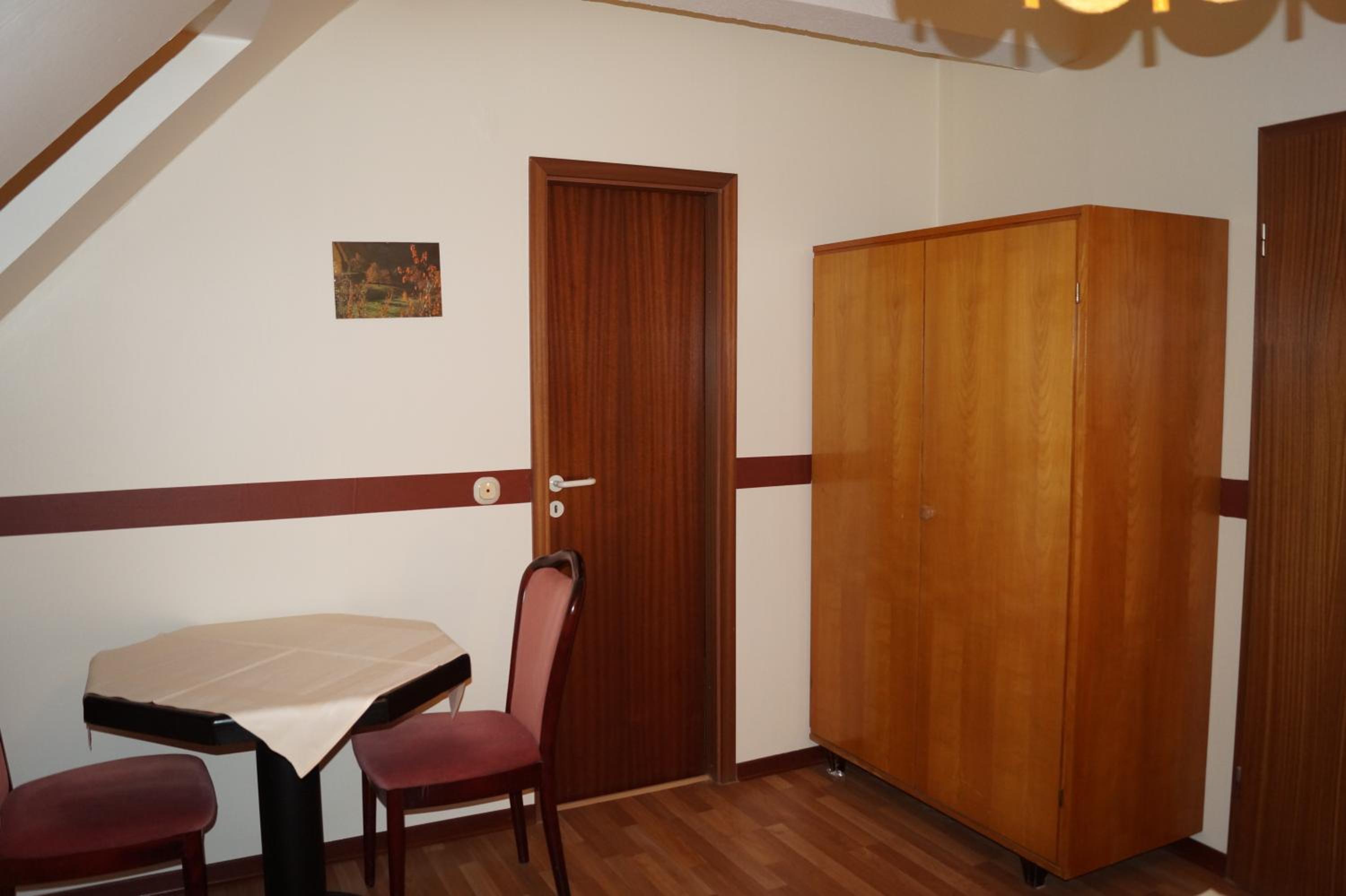 Economy Triple Room - Photo 14