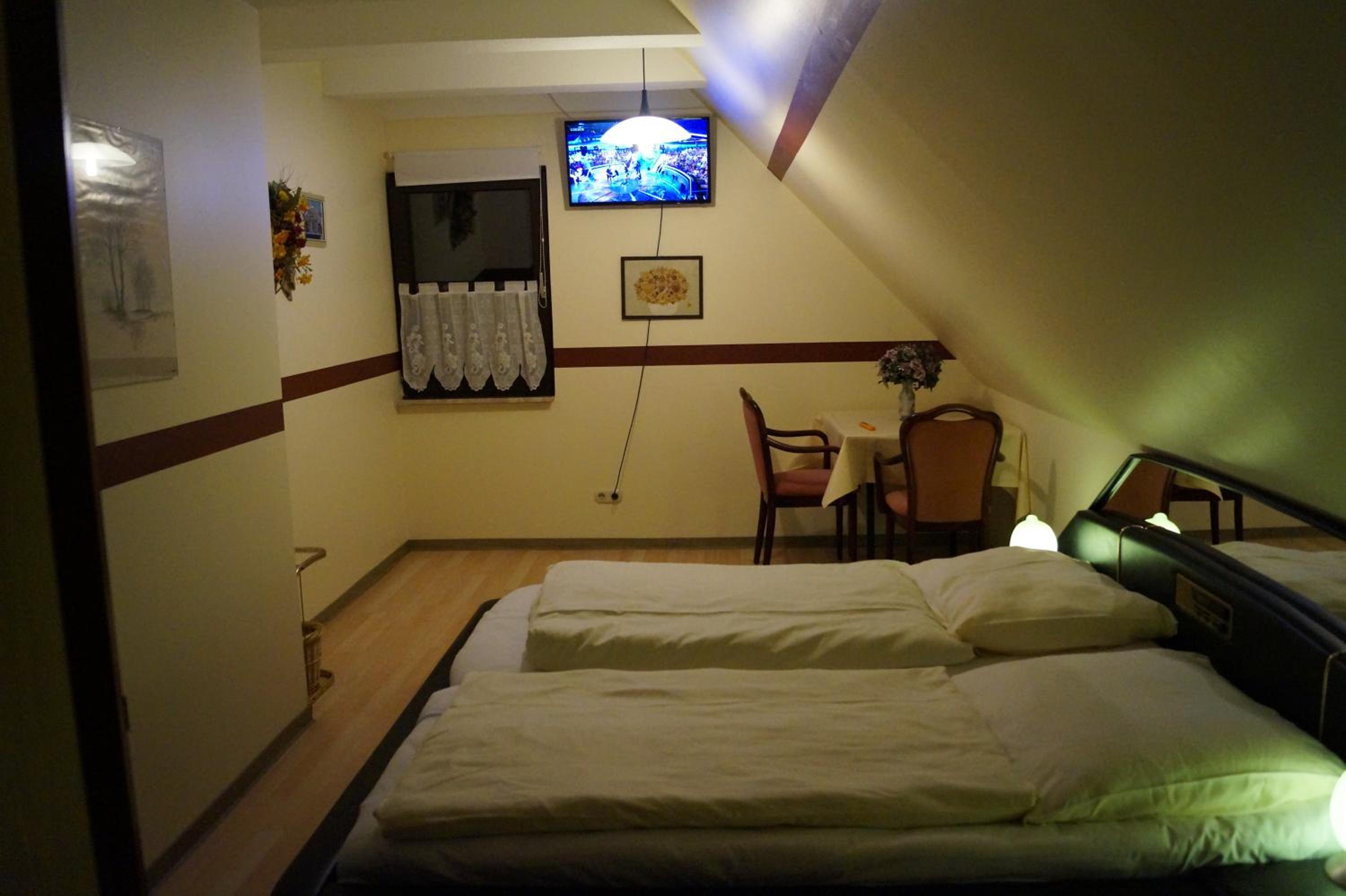 Small Double Room - Photo 4