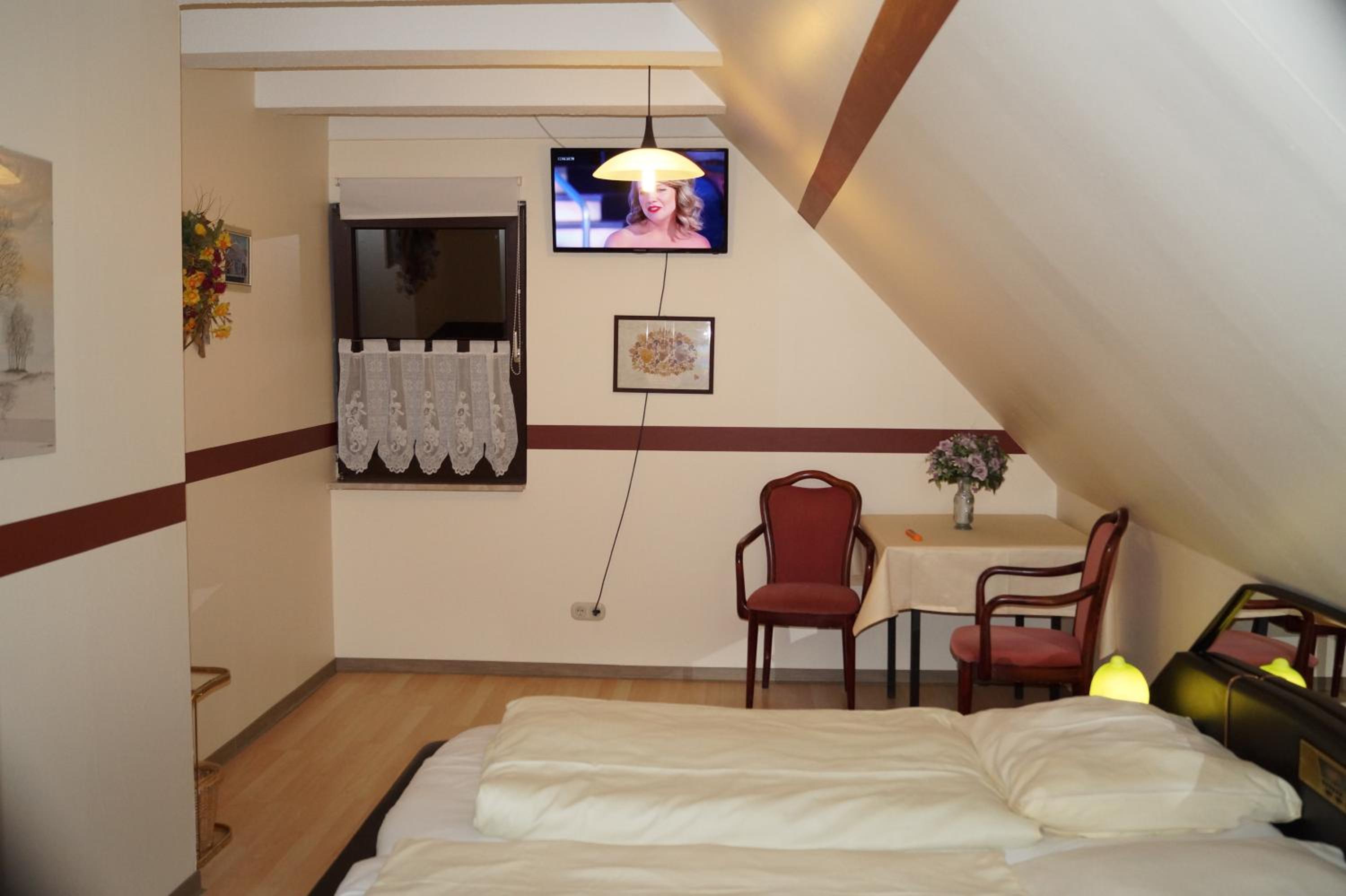 Small Double Room - Photo 7