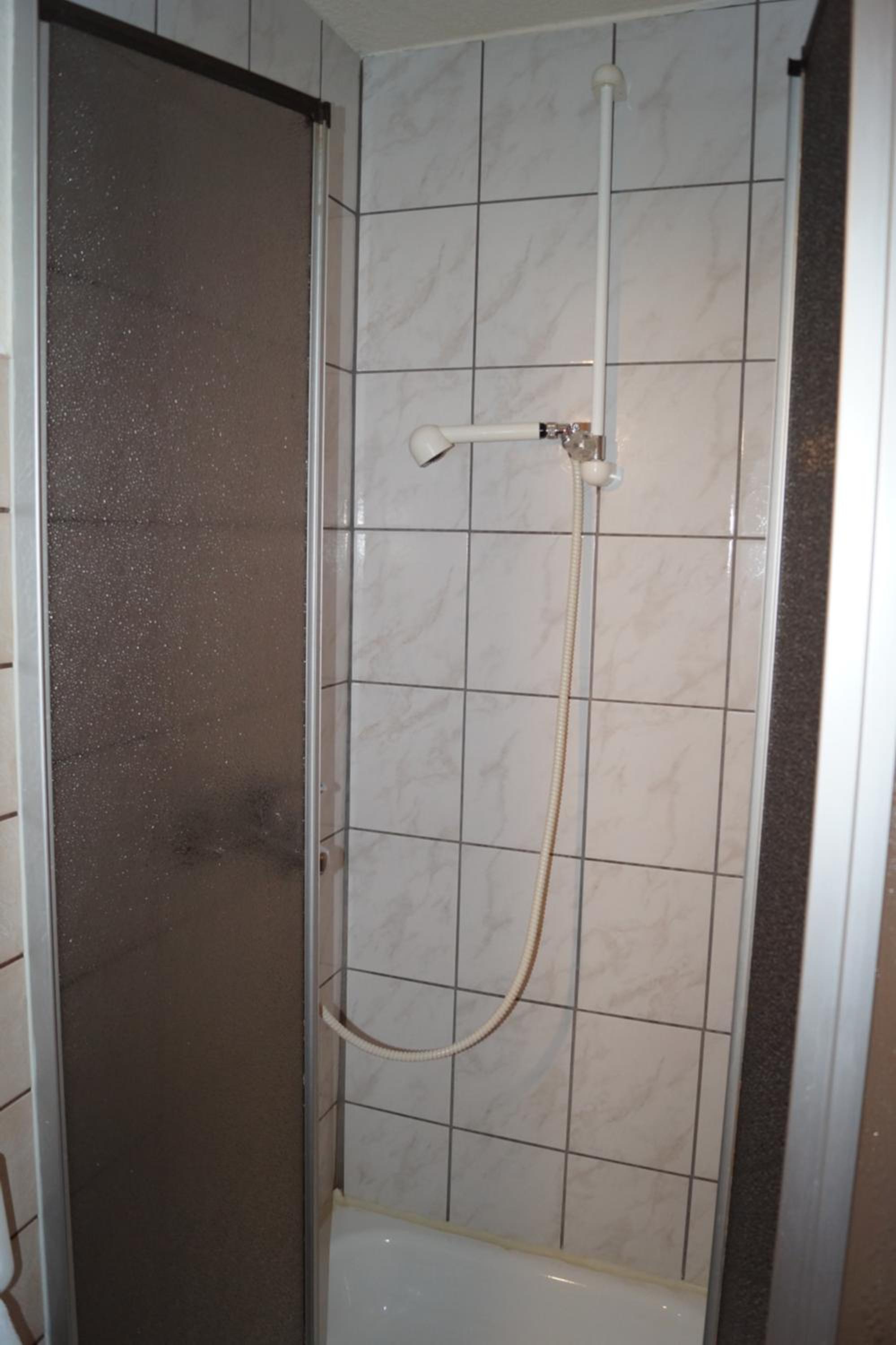 Economy Triple Room - Photo 12