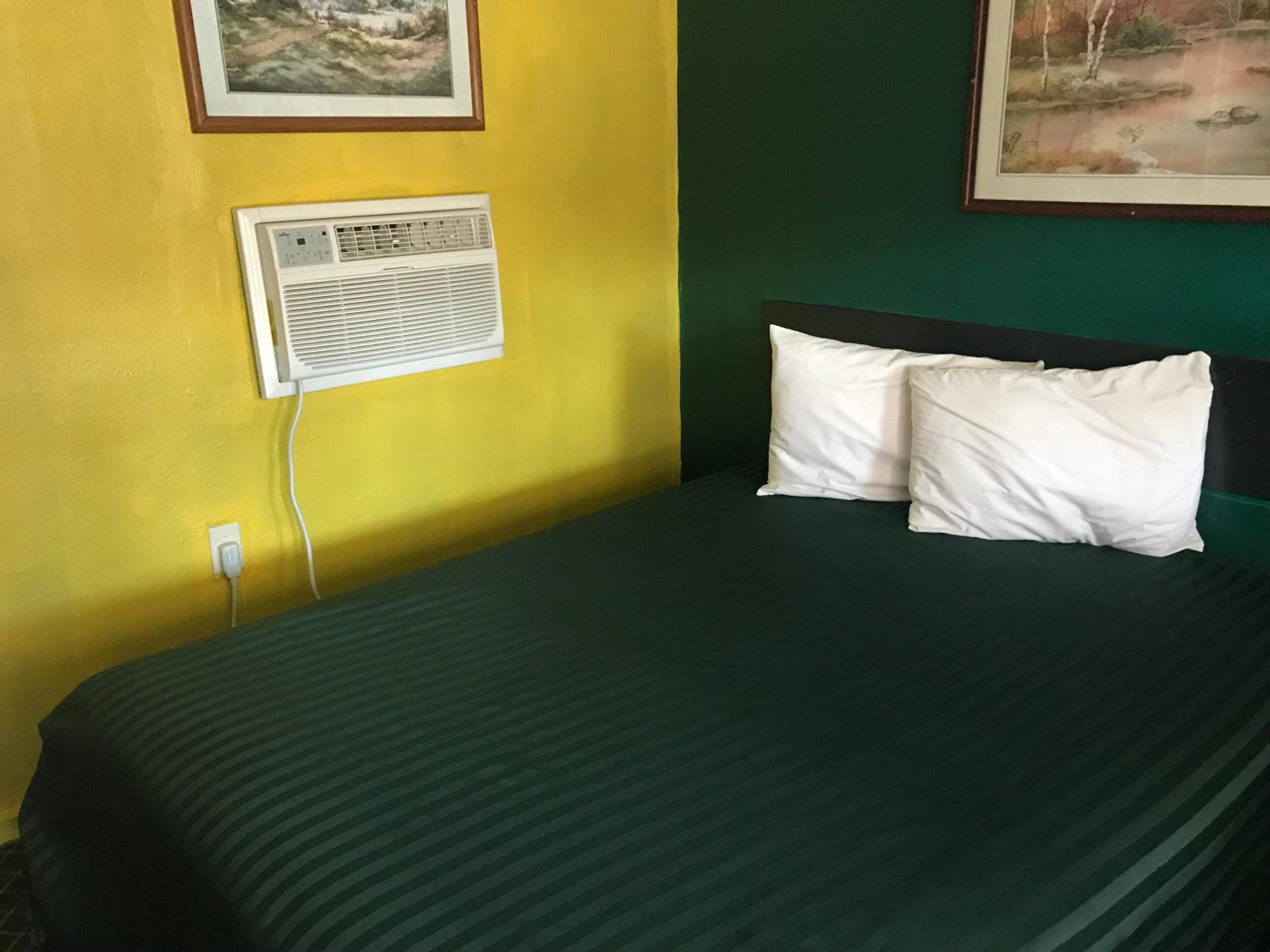 Standard Full Room With Two Double Beds - Non-Smoking photo 1