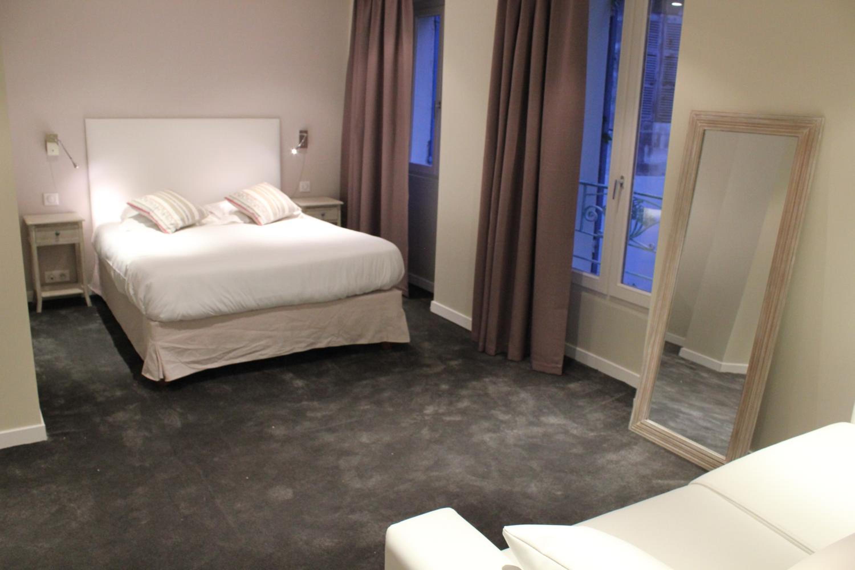 Family Room - Photo 4